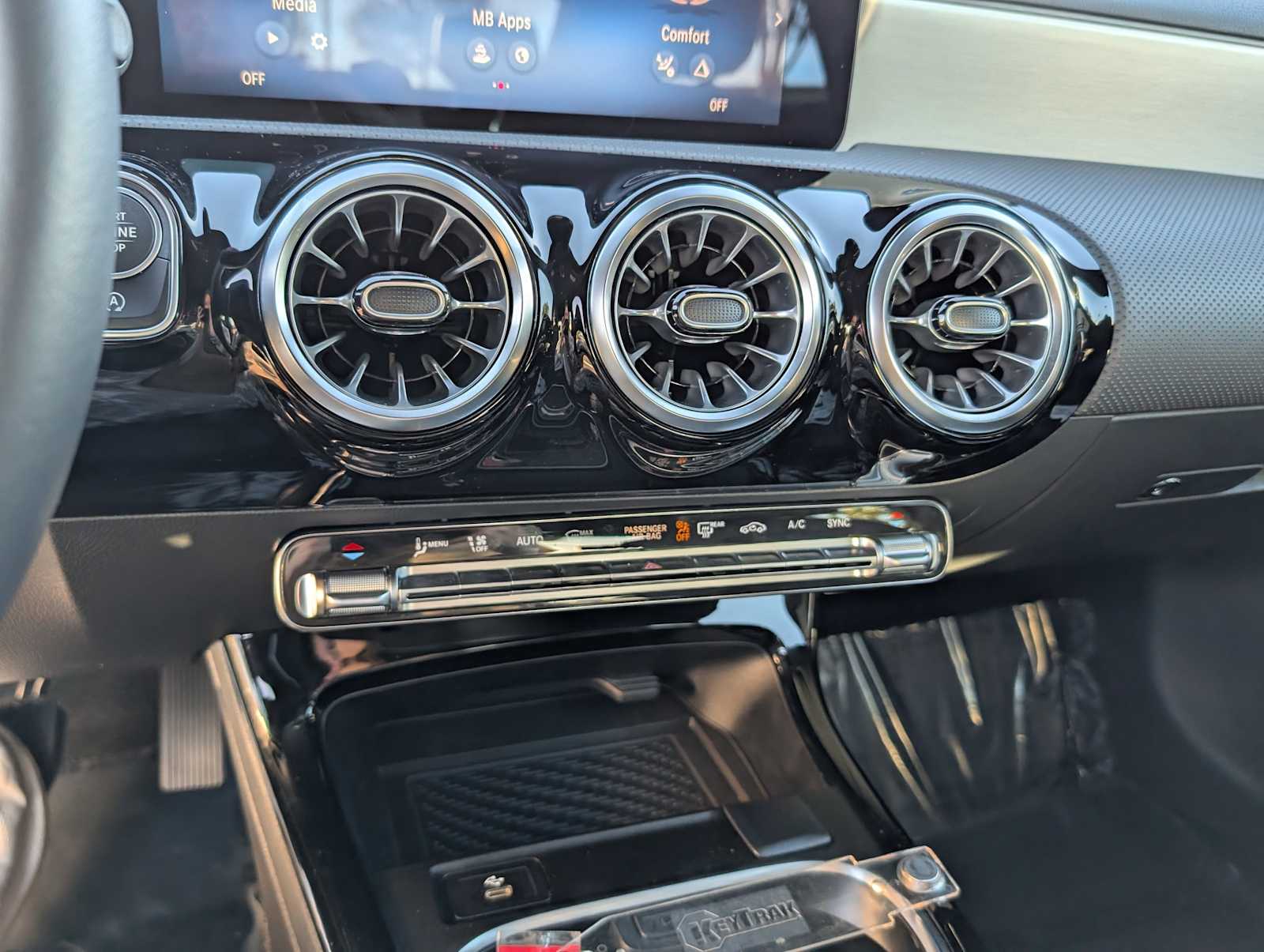 Thumbnail: 2025 Mercedes-Benz CLA - 17