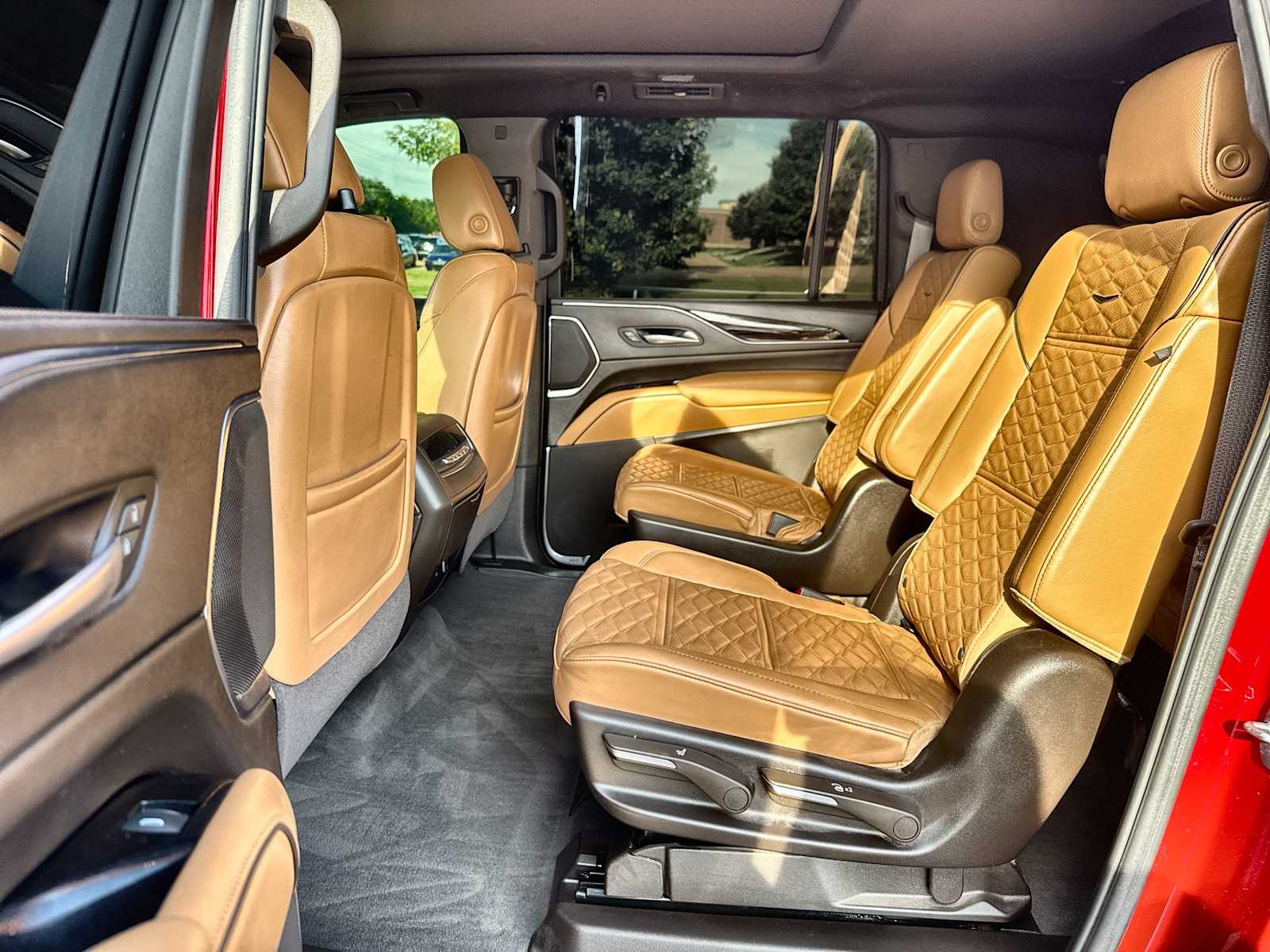Thumbnail: 2023 Cadillac Escalade - 4