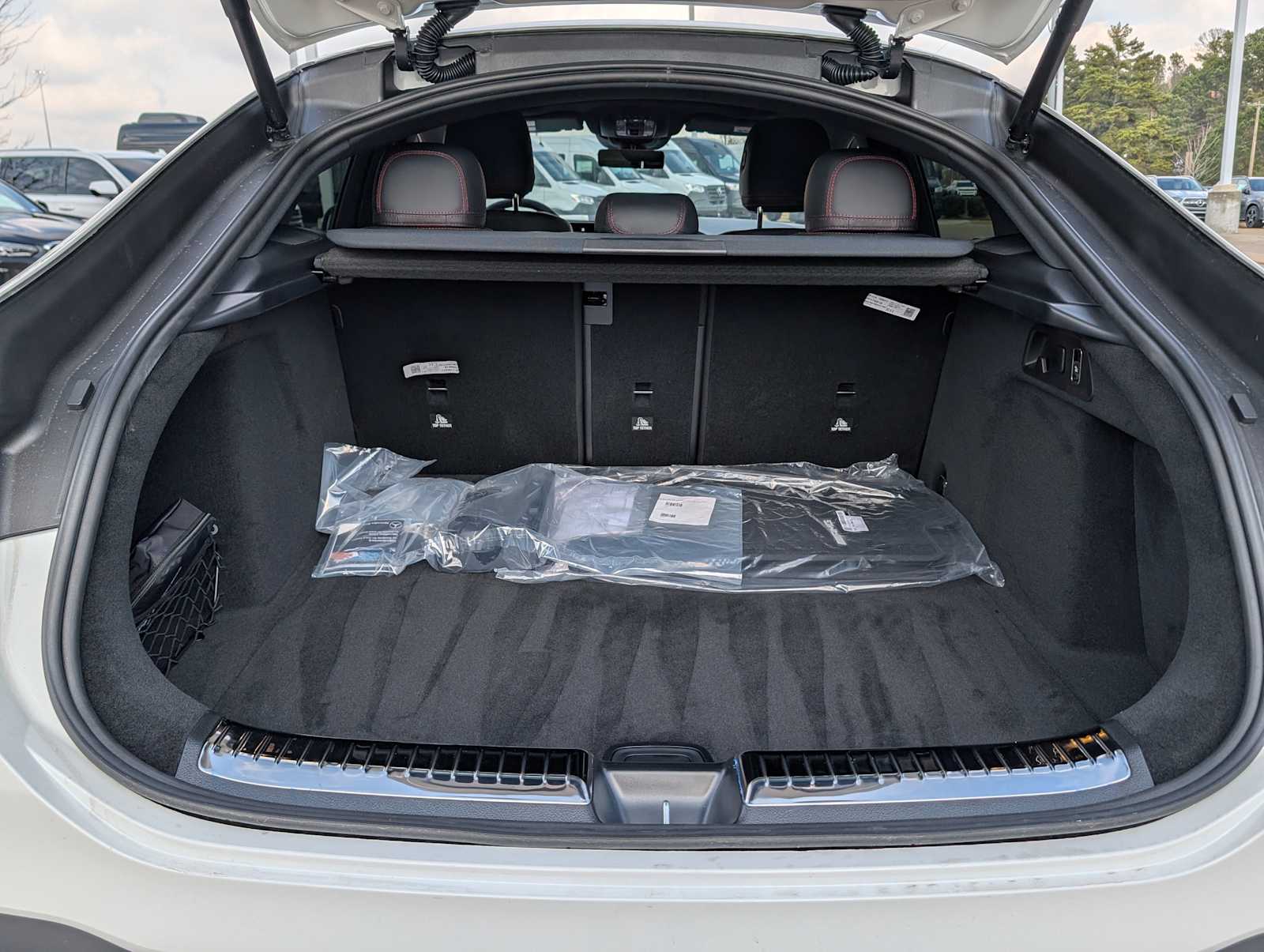 Thumbnail: 2026 Mercedes-Benz GLE - 26