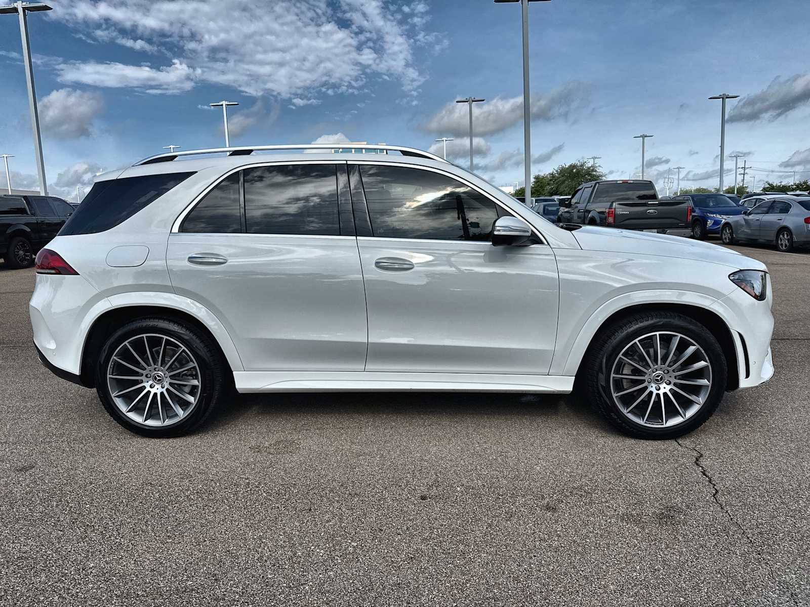 Thumbnail: 2023 Mercedes-Benz GLE - 10