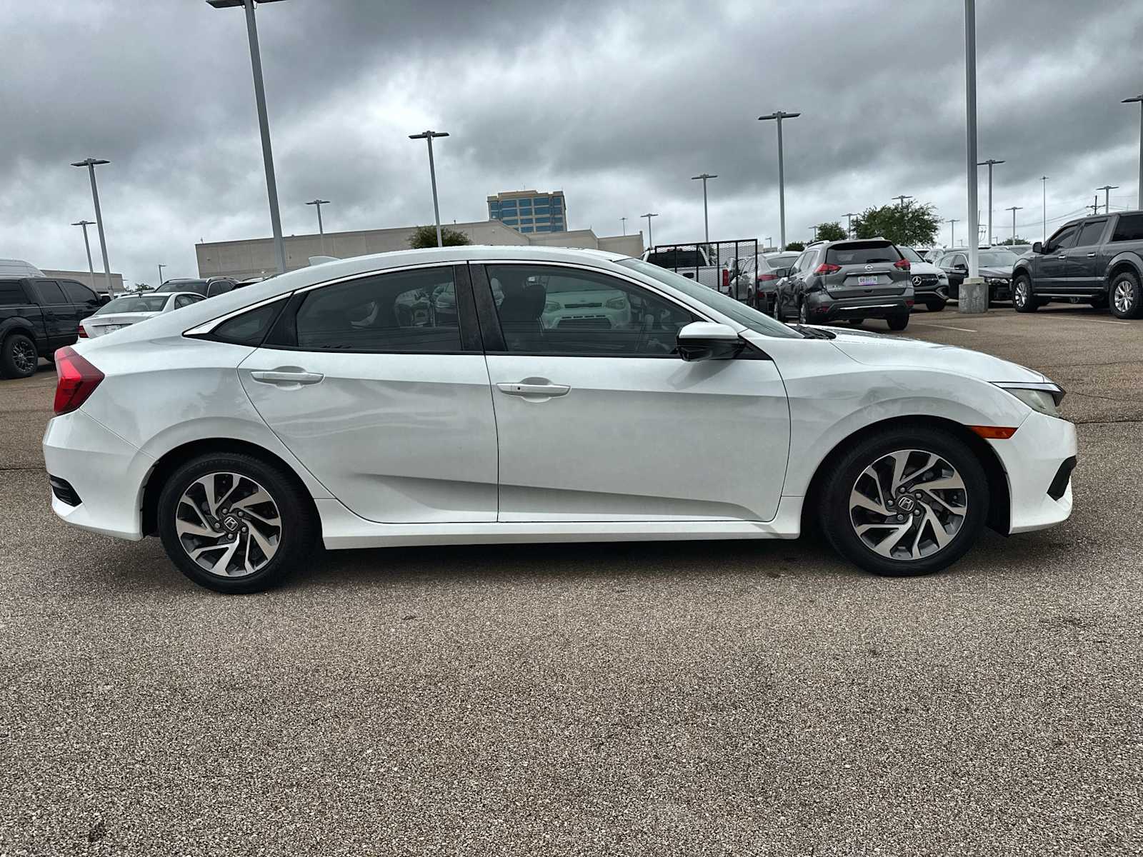 Thumbnail: 2017 Honda Civic - 10