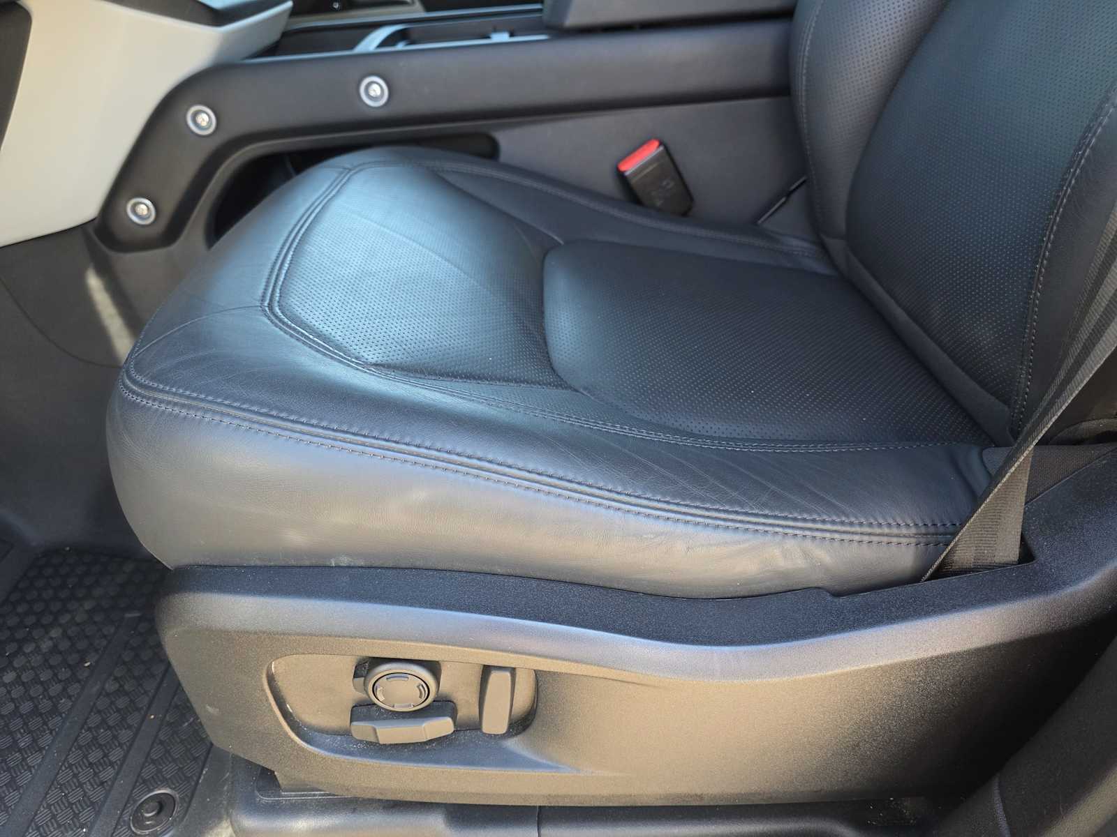 Thumbnail: 2024 Land Rover Defender - 14