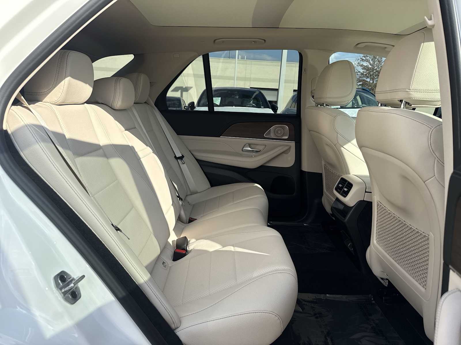 Thumbnail: 2026 Mercedes-Benz GLE - 19