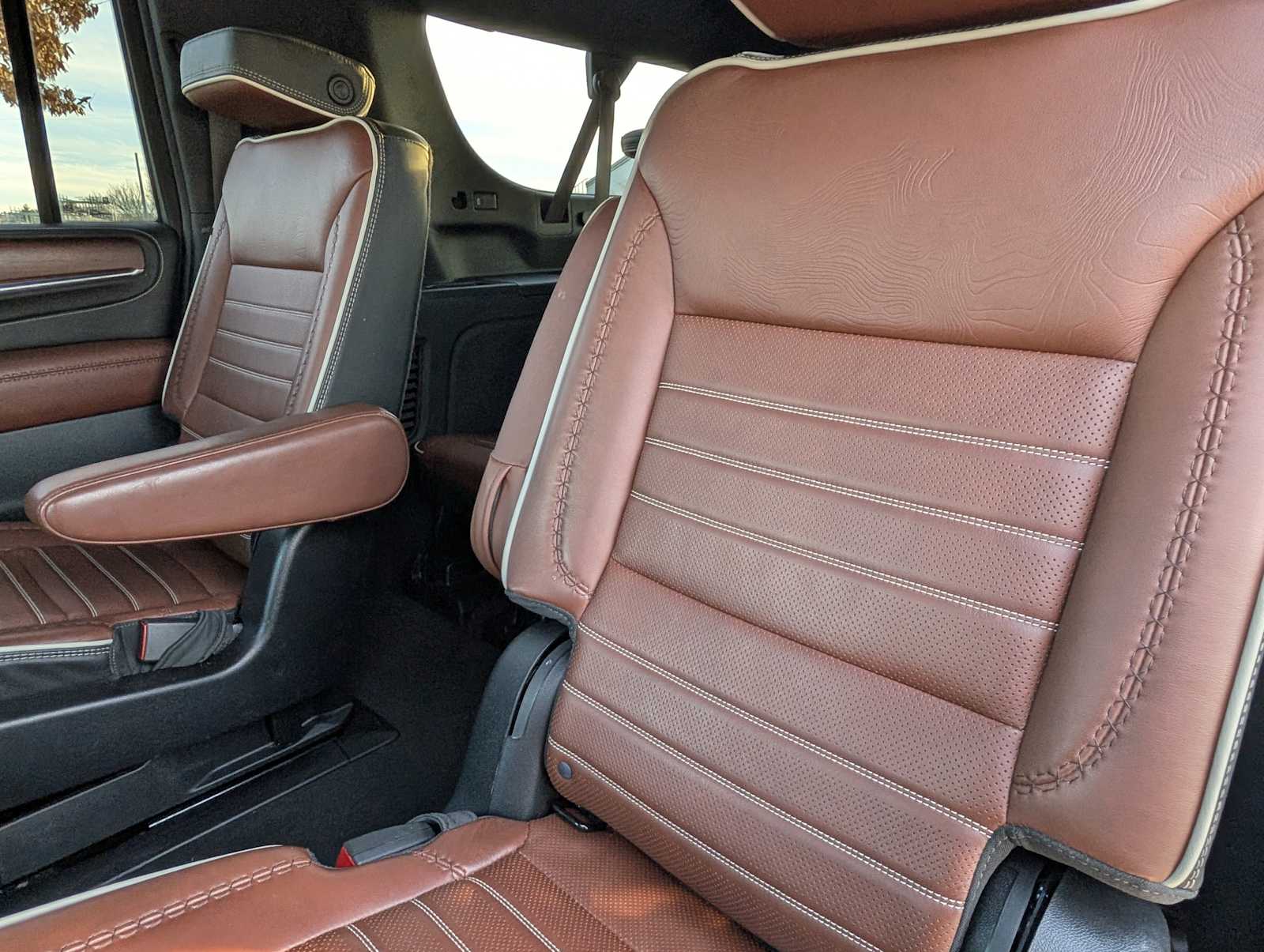 Thumbnail: 2024 GMC Yukon XL - 28