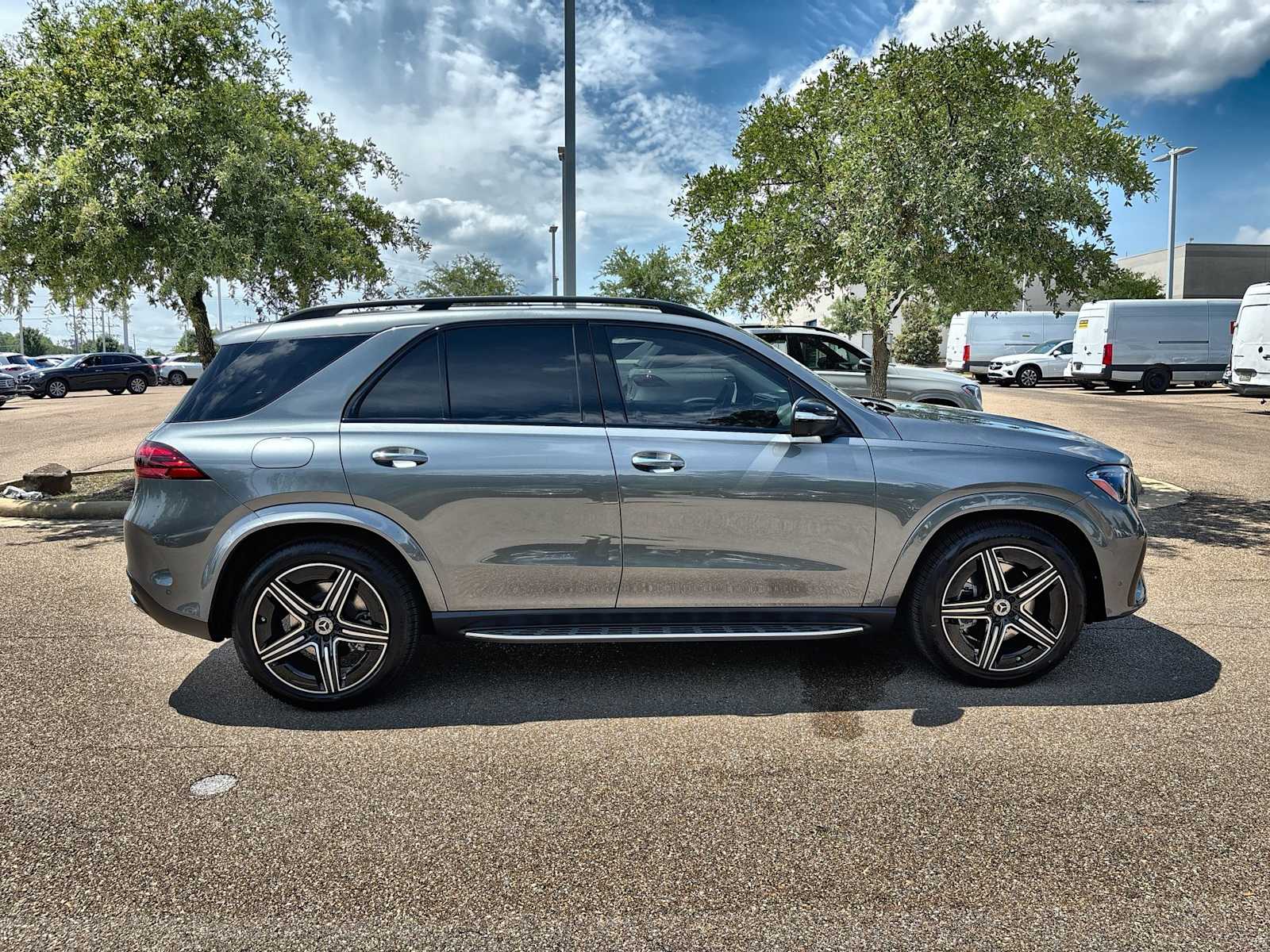 Thumbnail: 2026 Mercedes-Benz GLE - 10