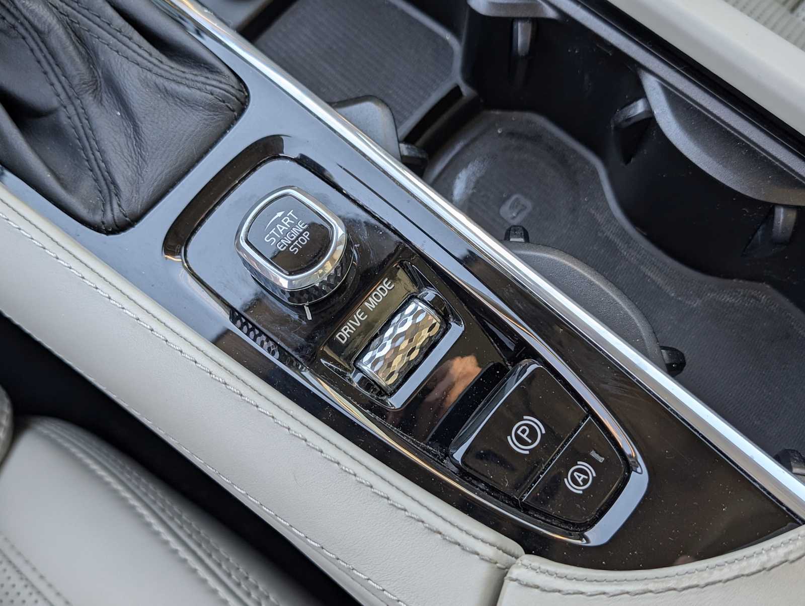 Thumbnail: 2018 Volvo XC90 - 21