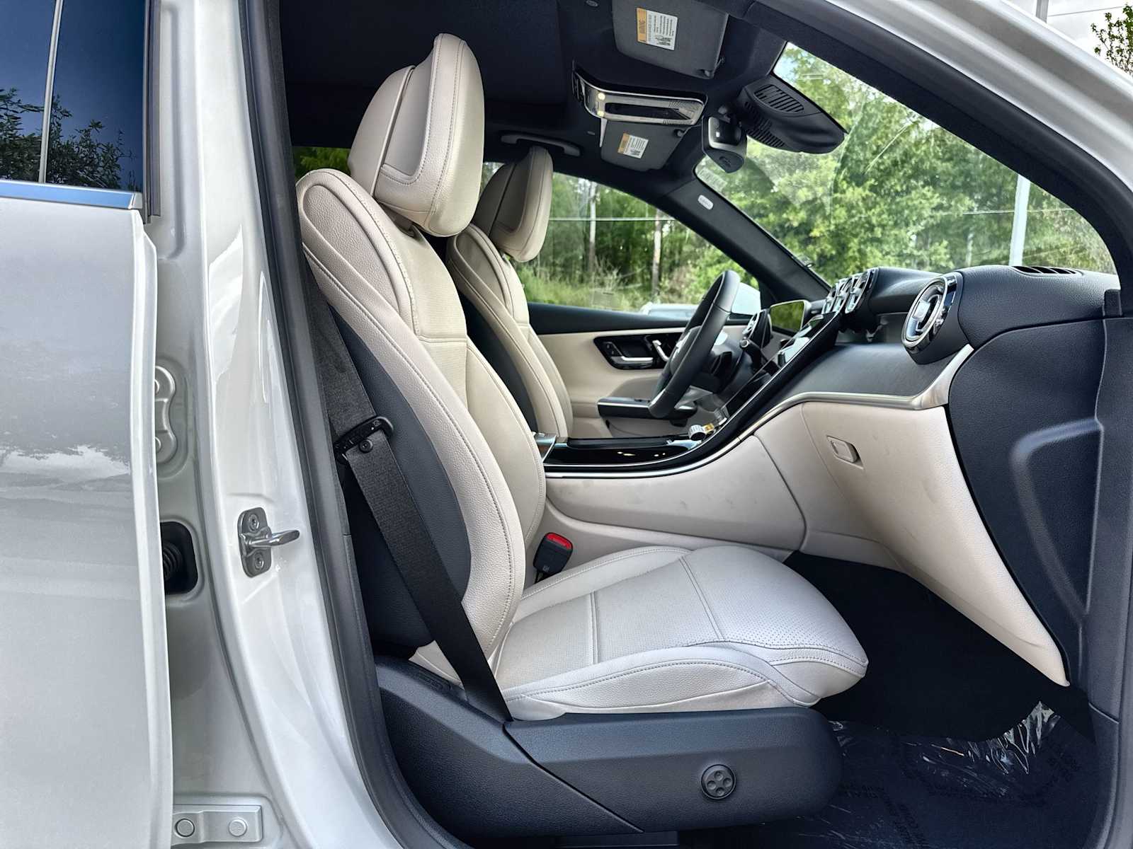 Thumbnail: 2026 Mercedes-Benz GLC - 9