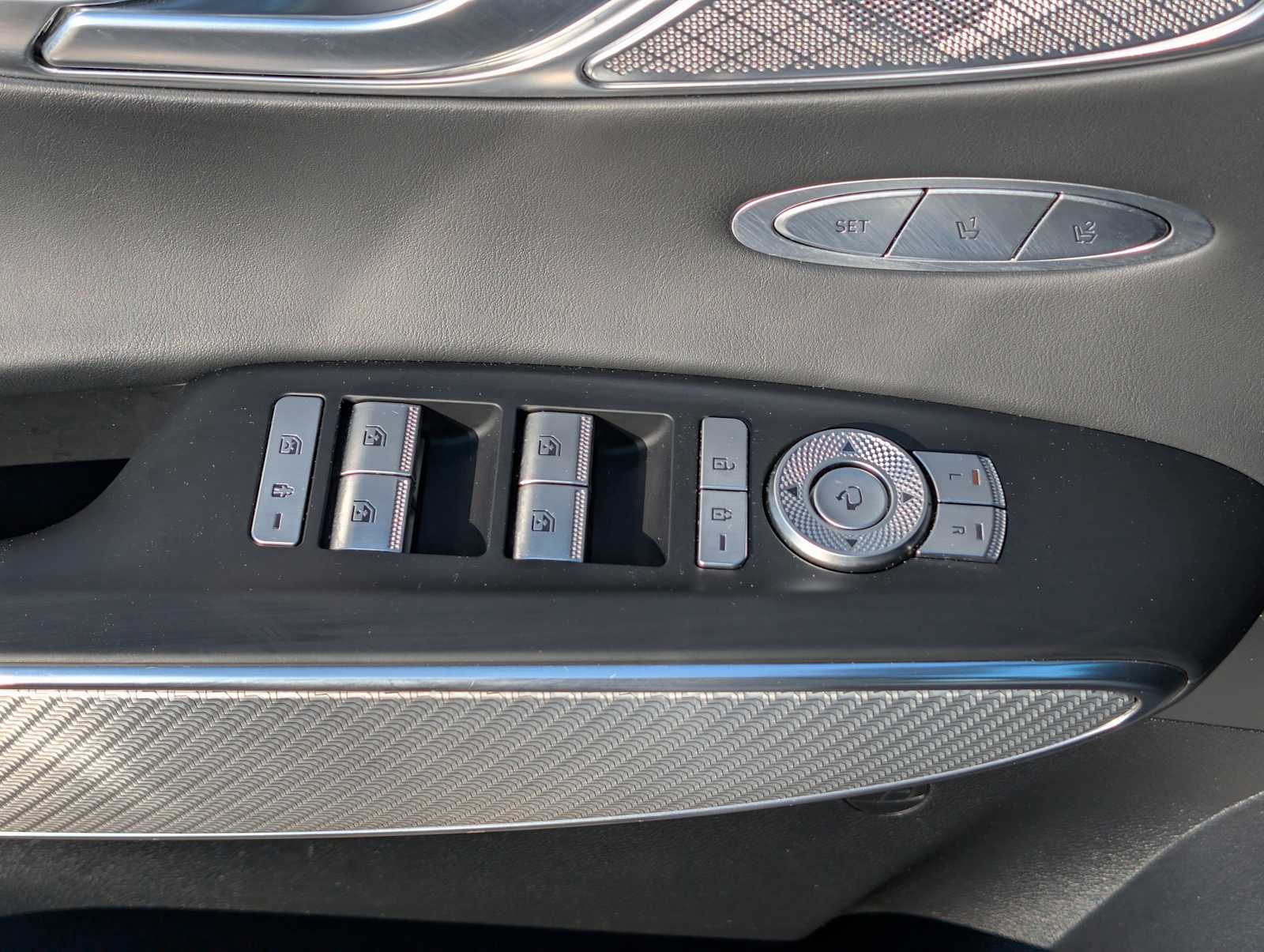 Thumbnail: 2024 Genesis GV70 - 14