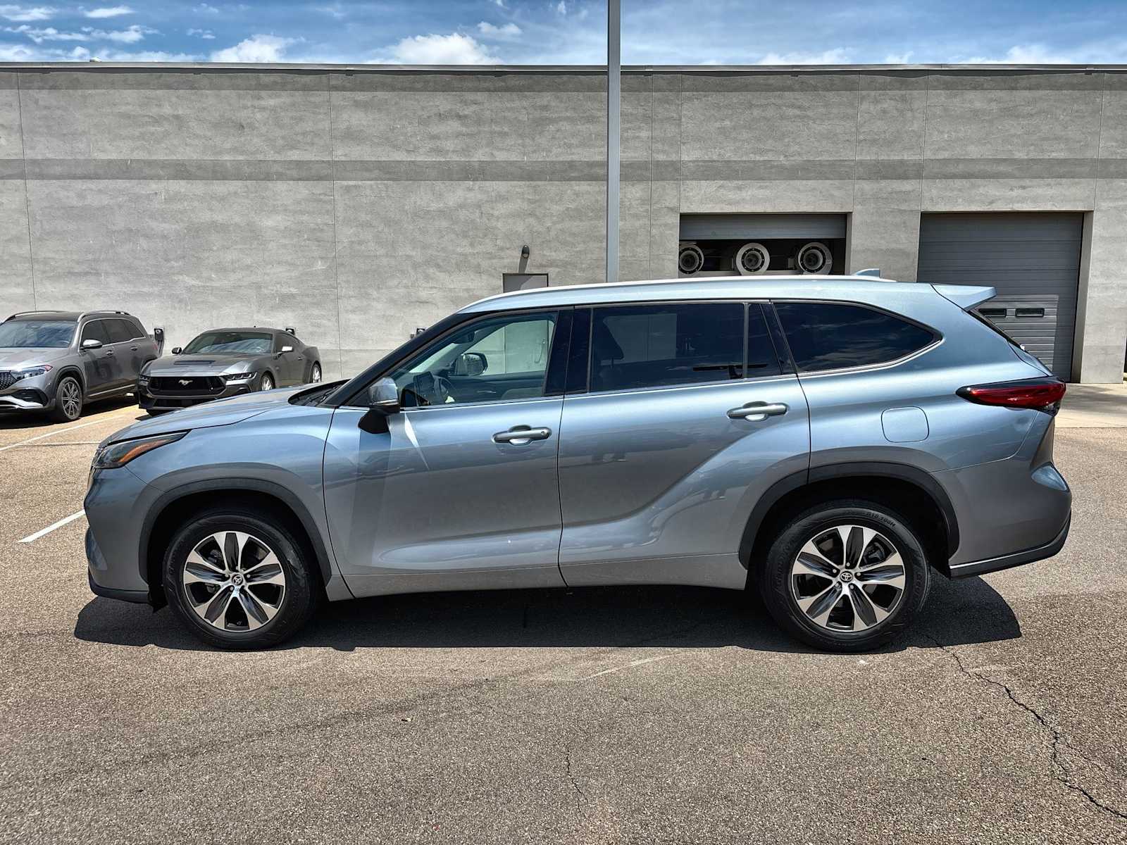 Thumbnail: 2022 Toyota Highlander - 5