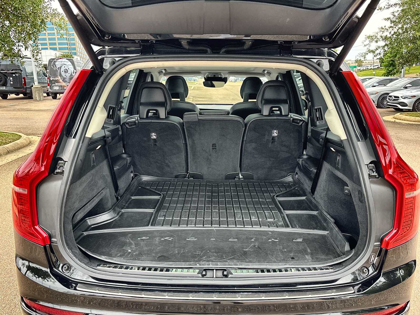 Thumbnail: 2021 Volvo XC90 - 17