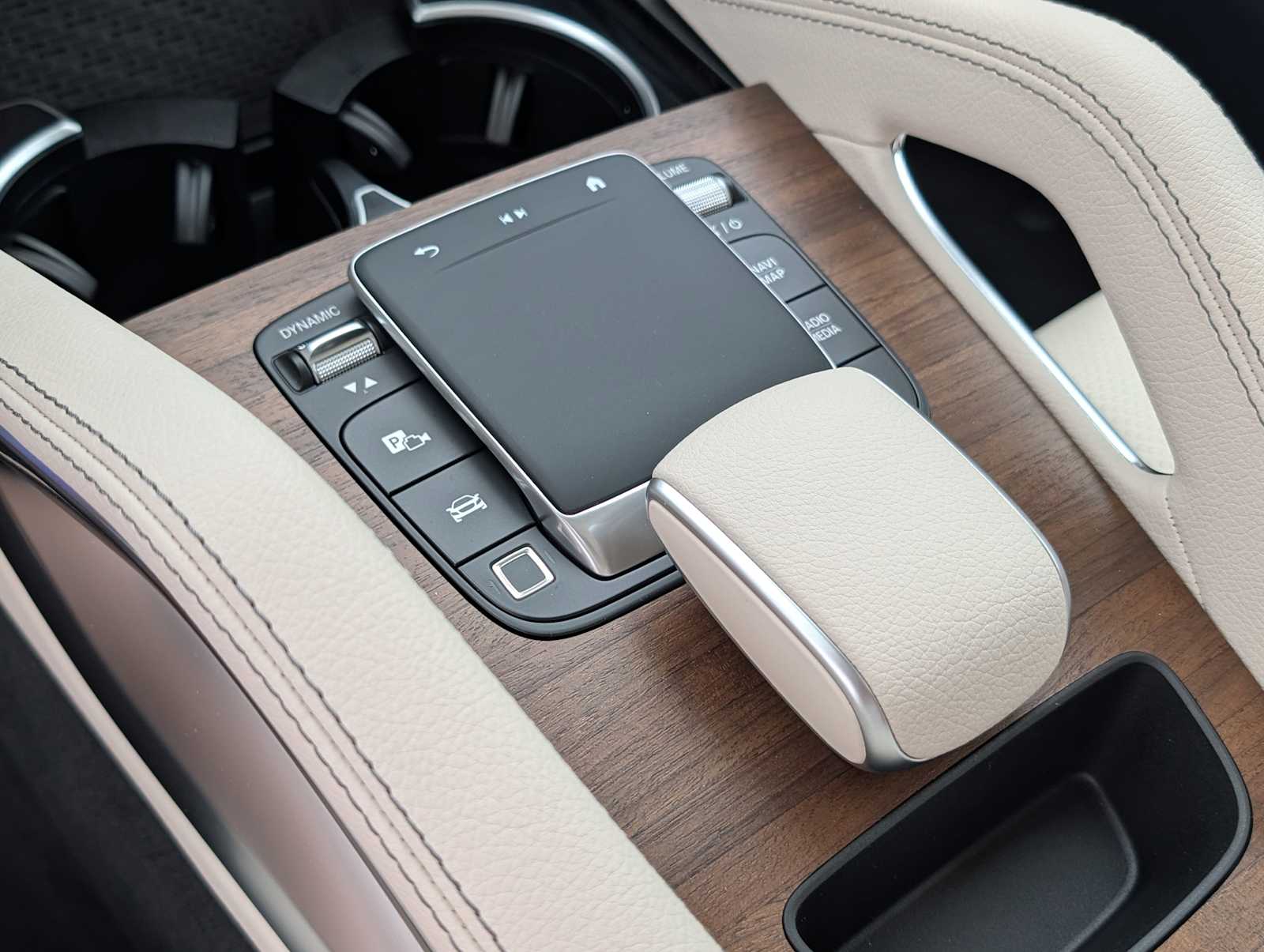 Thumbnail: 2026 Mercedes-Benz GLE - 14