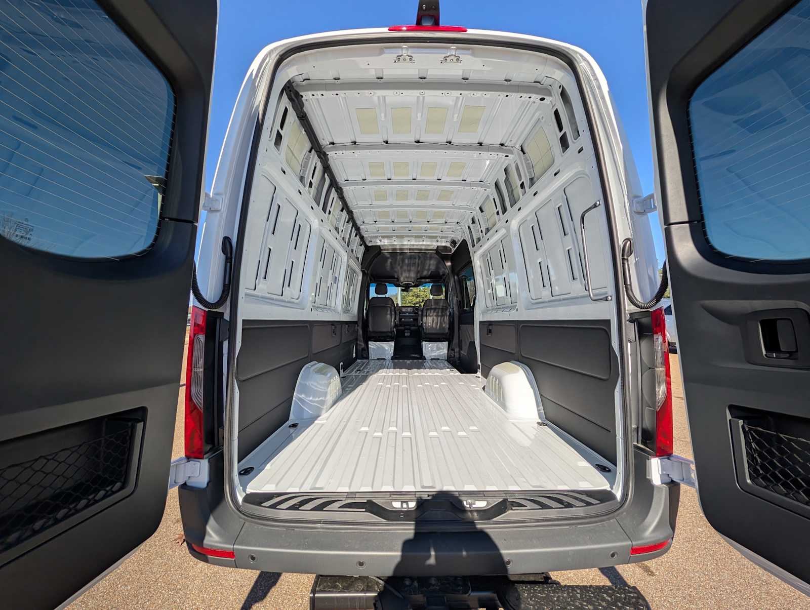 Thumbnail: 2026 Mercedes-Benz Sprinter - 14