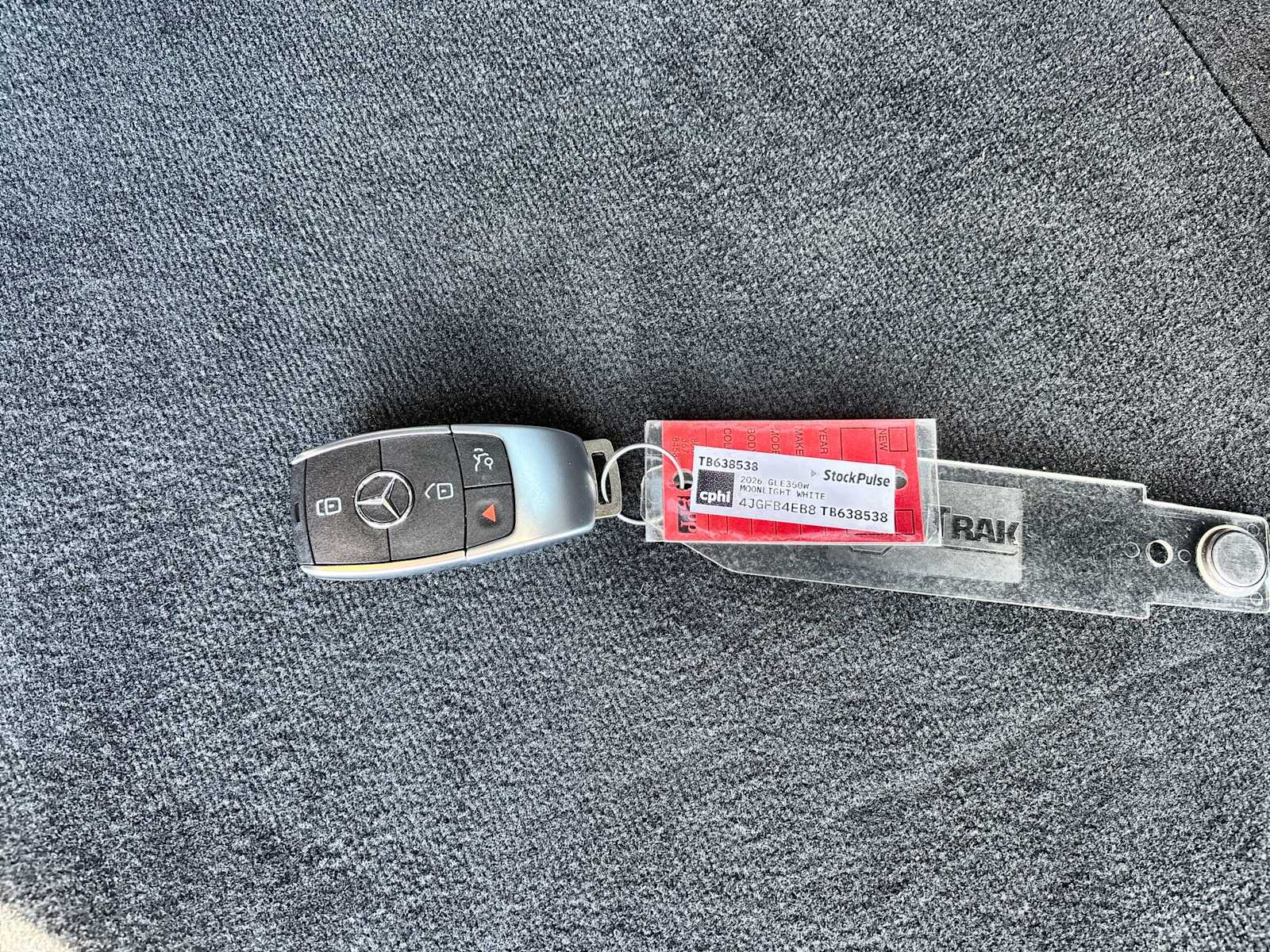 Thumbnail: 2026 Mercedes-Benz GLE - 26