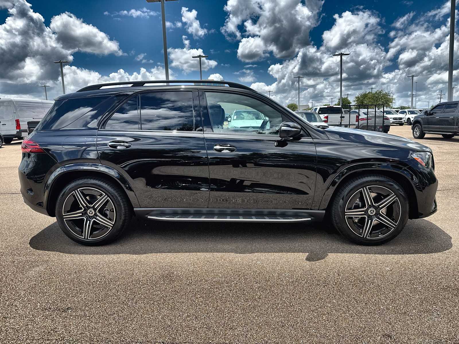 Thumbnail: 2026 Mercedes-Benz GLE - 10