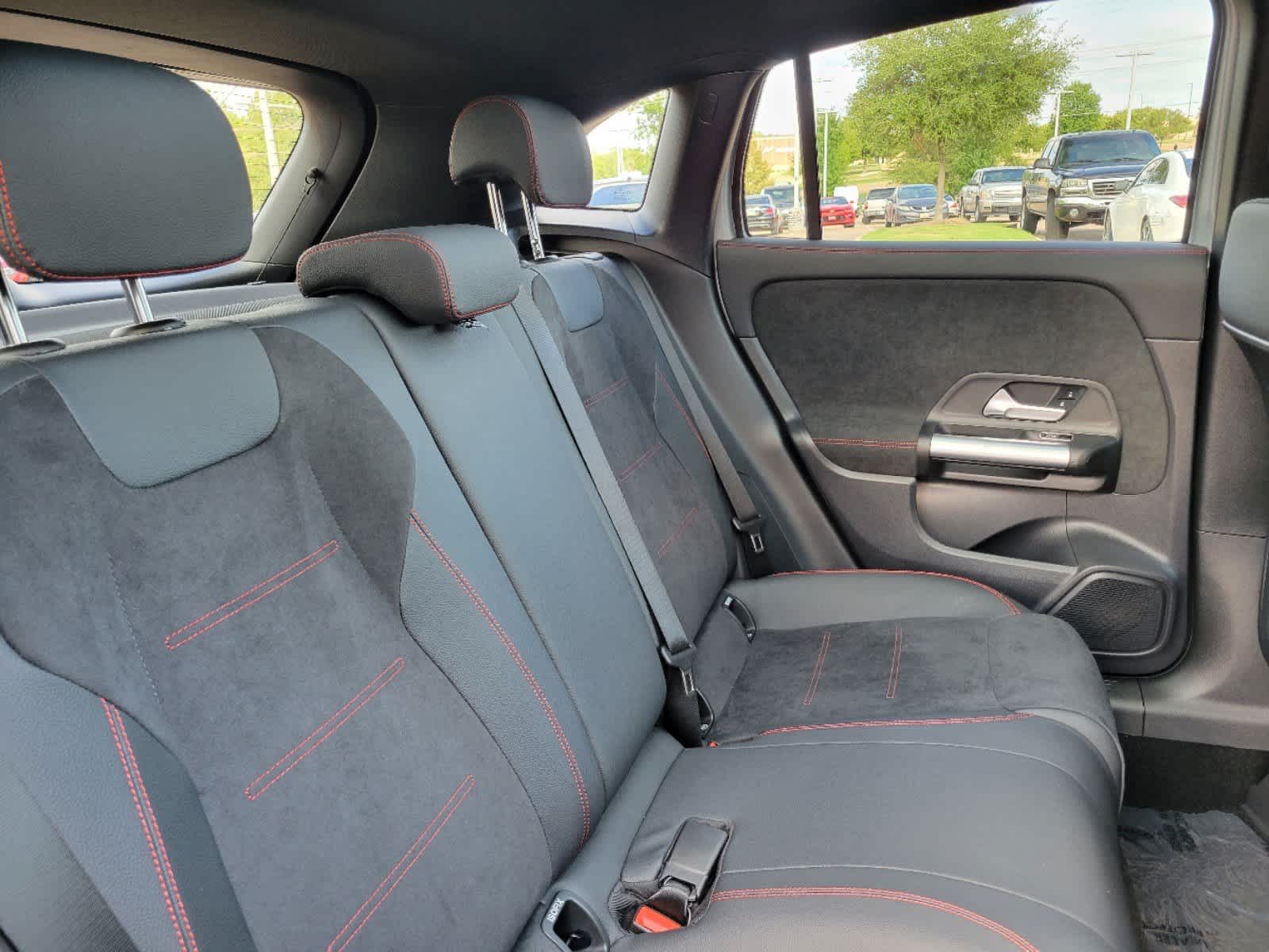 Thumbnail: 2025 Mercedes-Benz GLA - 21