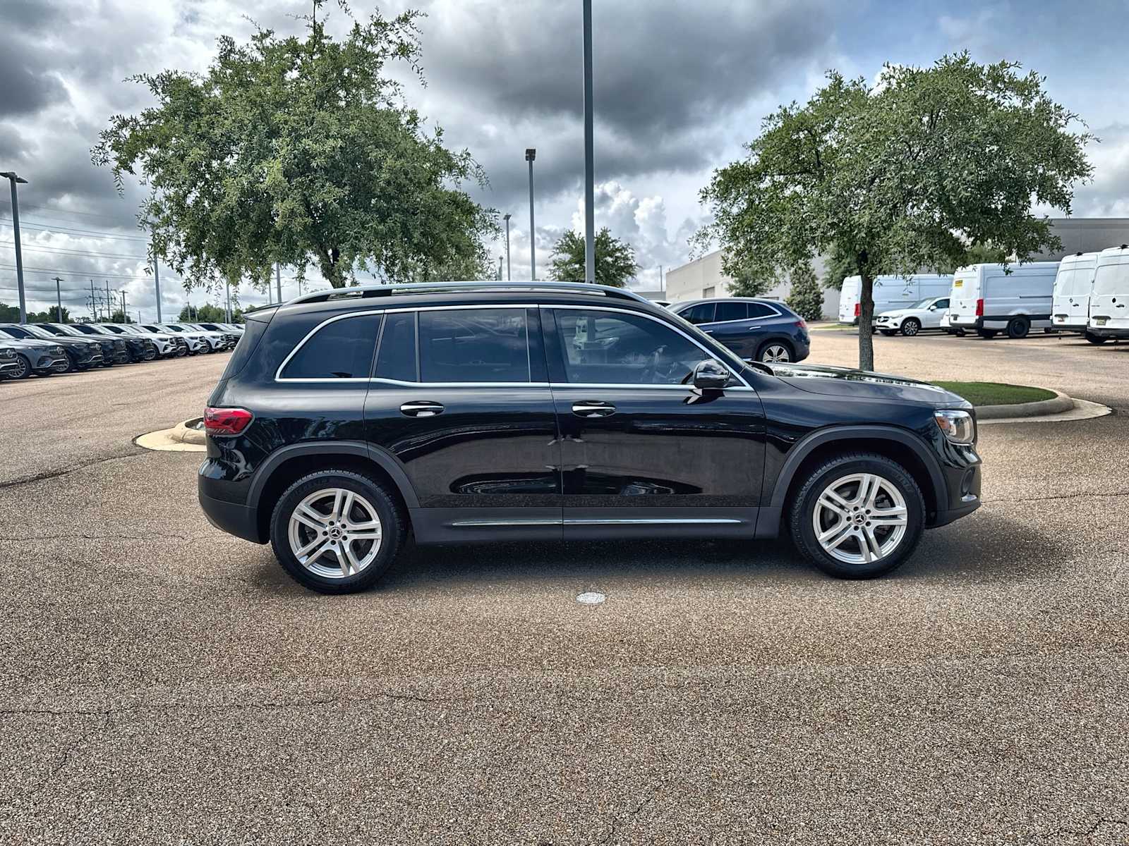 Thumbnail: 2023 Mercedes-Benz GLB - 10