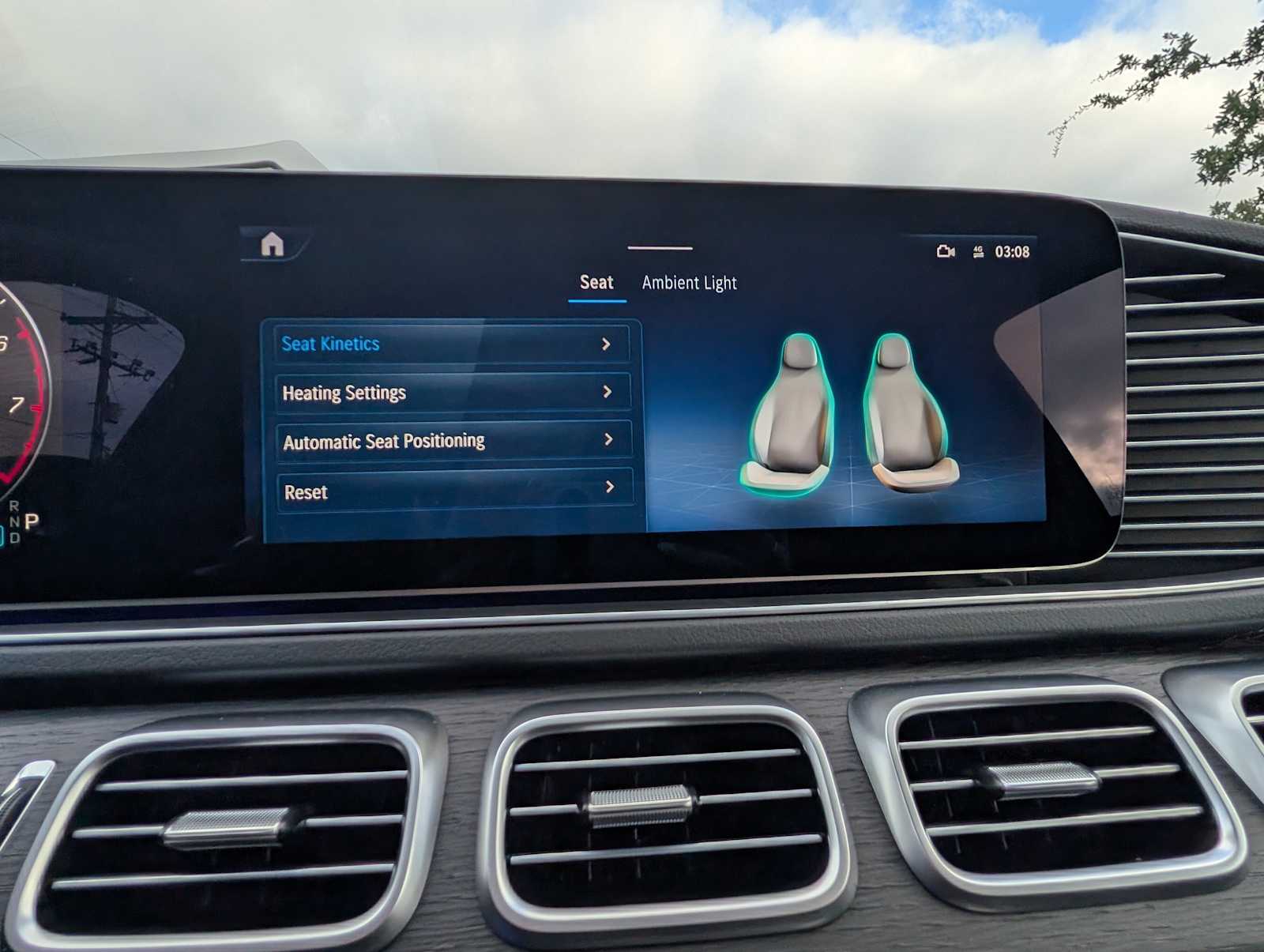 Thumbnail: 2026 Mercedes-Benz GLE - 13