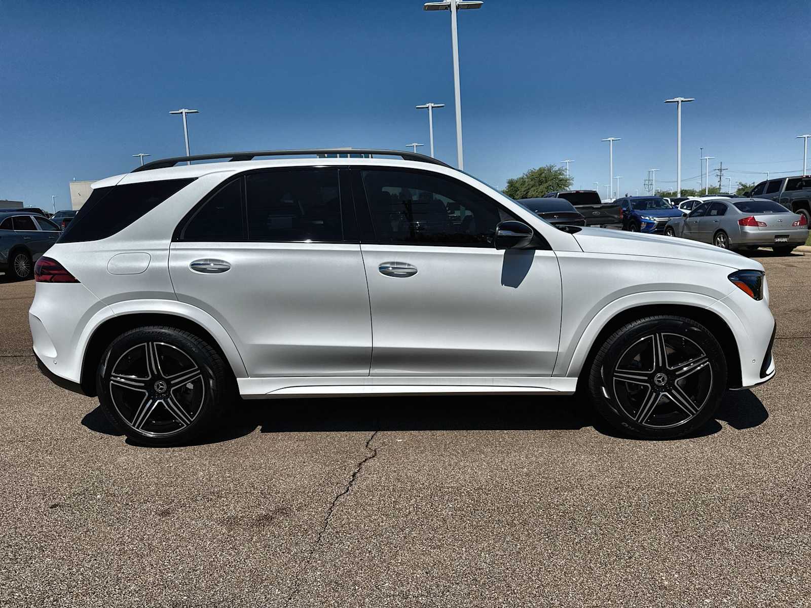 Thumbnail: 2026 Mercedes-Benz GLE - 10