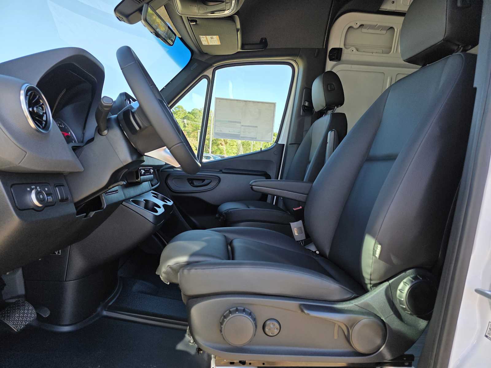 Thumbnail: 2026 Mercedes-Benz Sprinter - 9