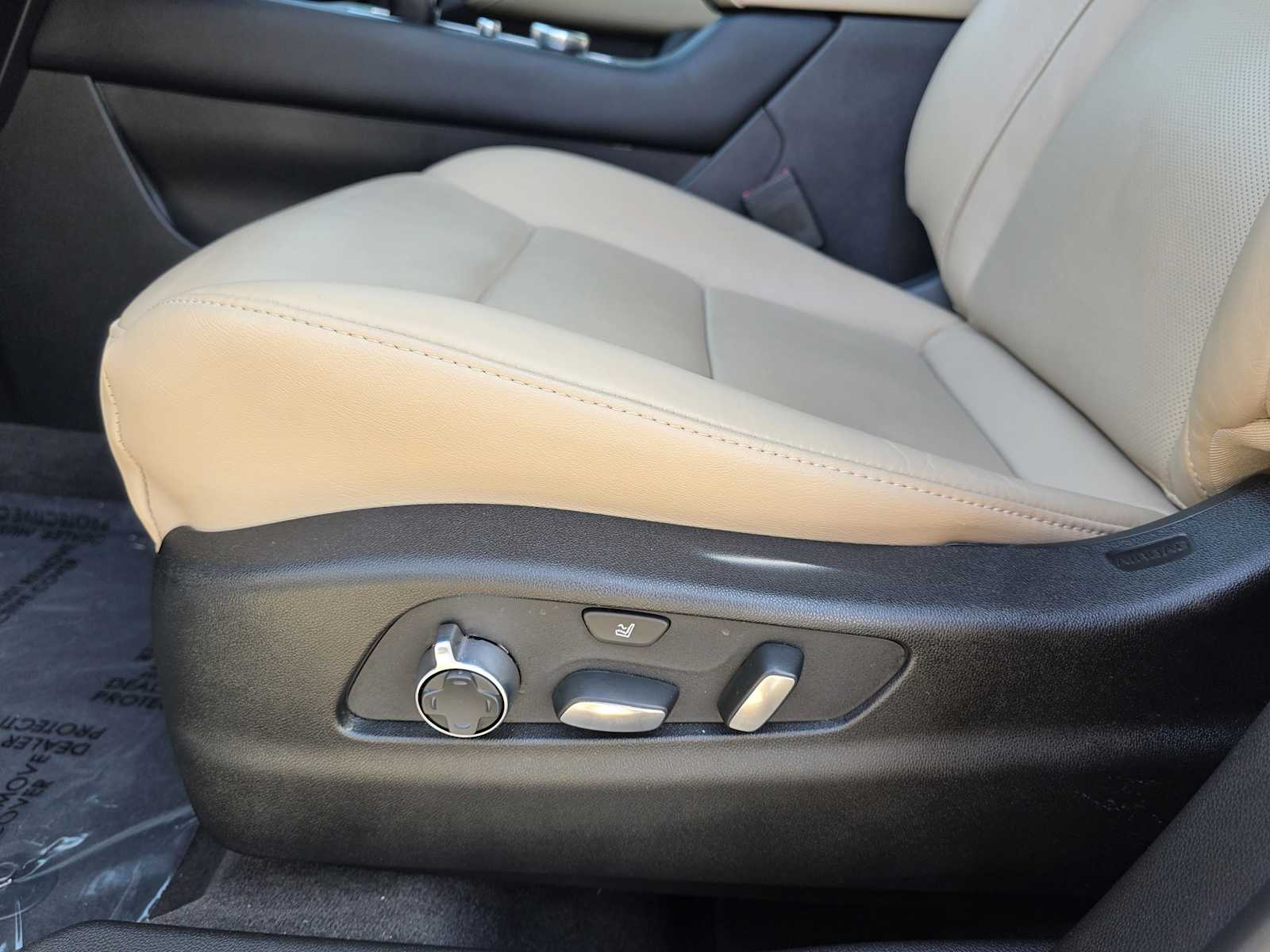 Thumbnail: 2025 Cadillac XT4 - 14