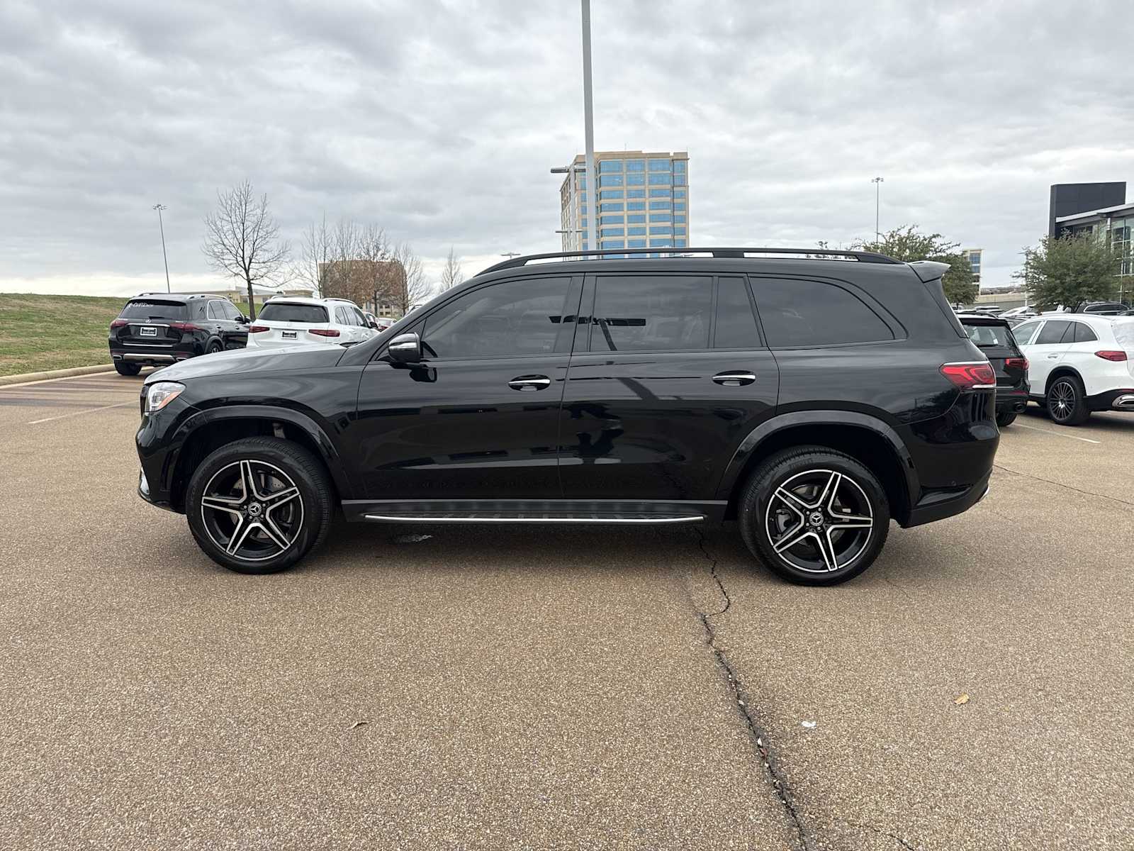 Thumbnail: 2023 Mercedes-Benz GLS - 3