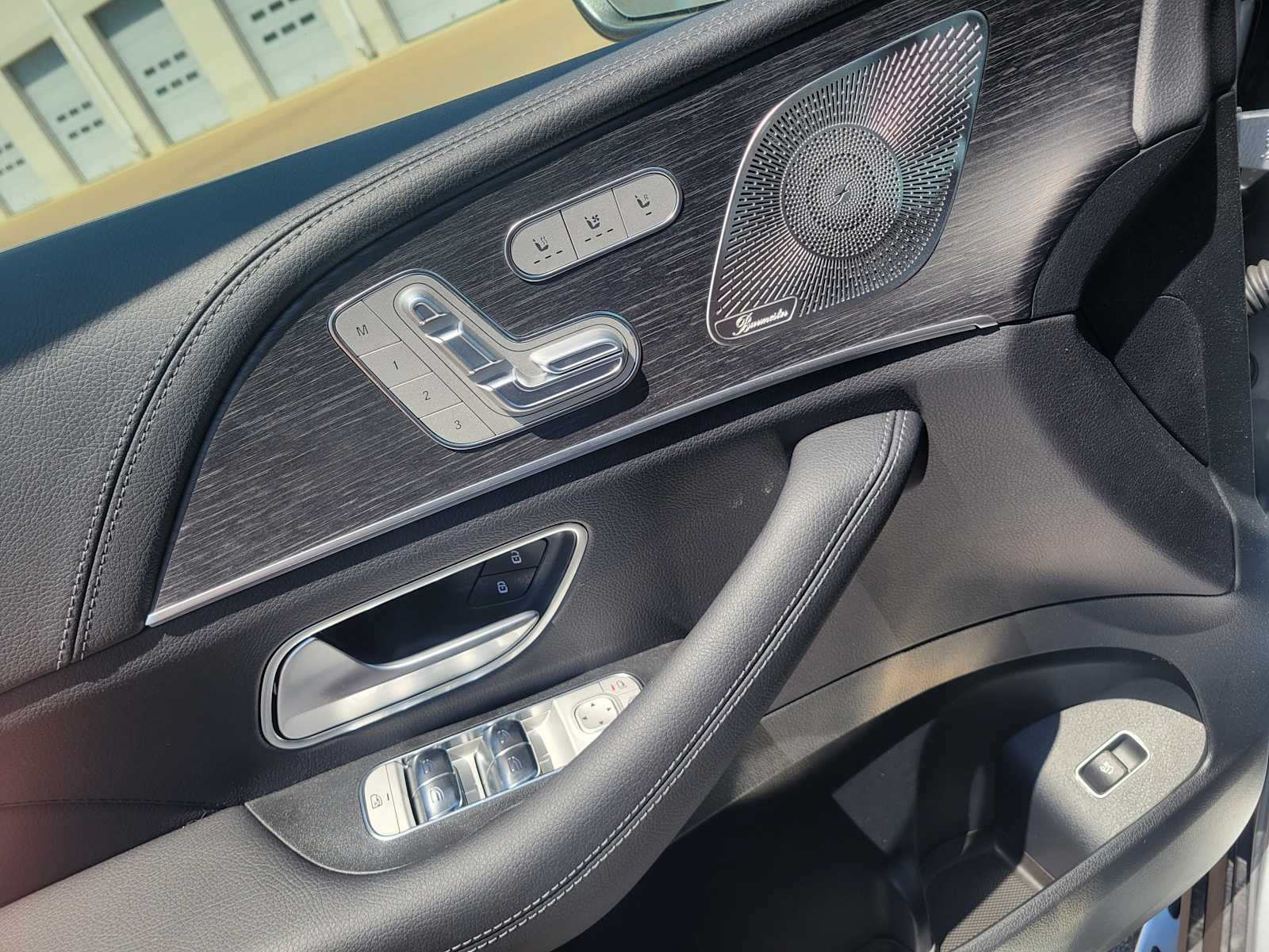 Thumbnail: 2025 Mercedes-Benz GLS - 14