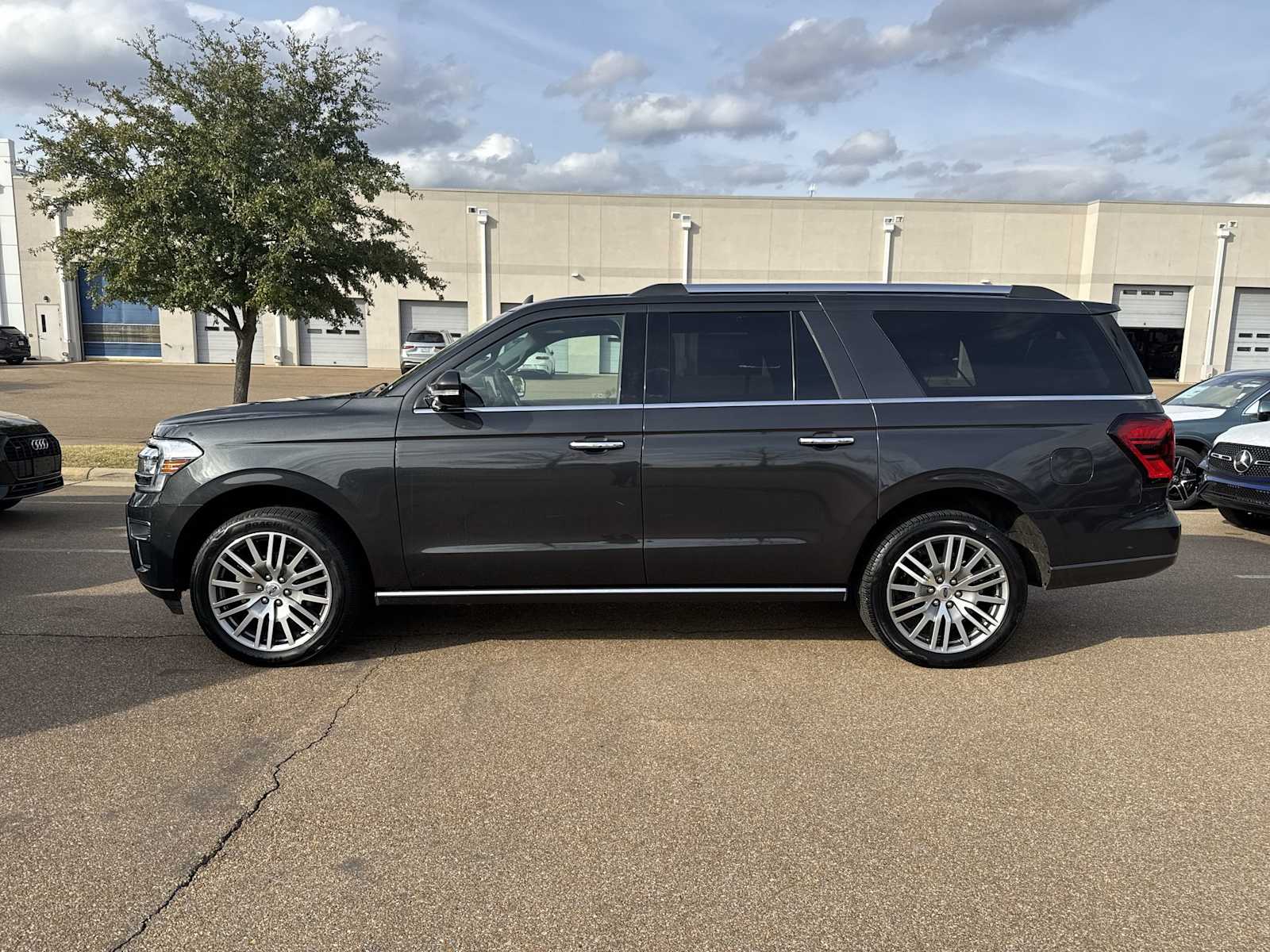 Thumbnail: 2022 Ford Expedition MAX - 3