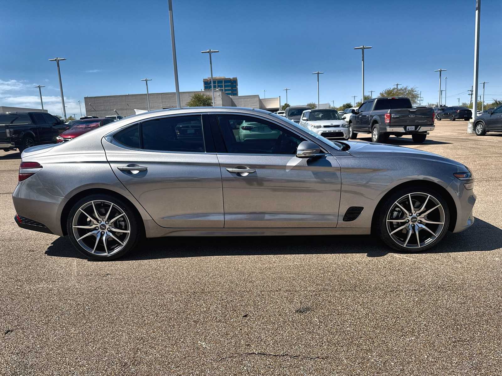 Thumbnail: 2022 Genesis G70 - 10