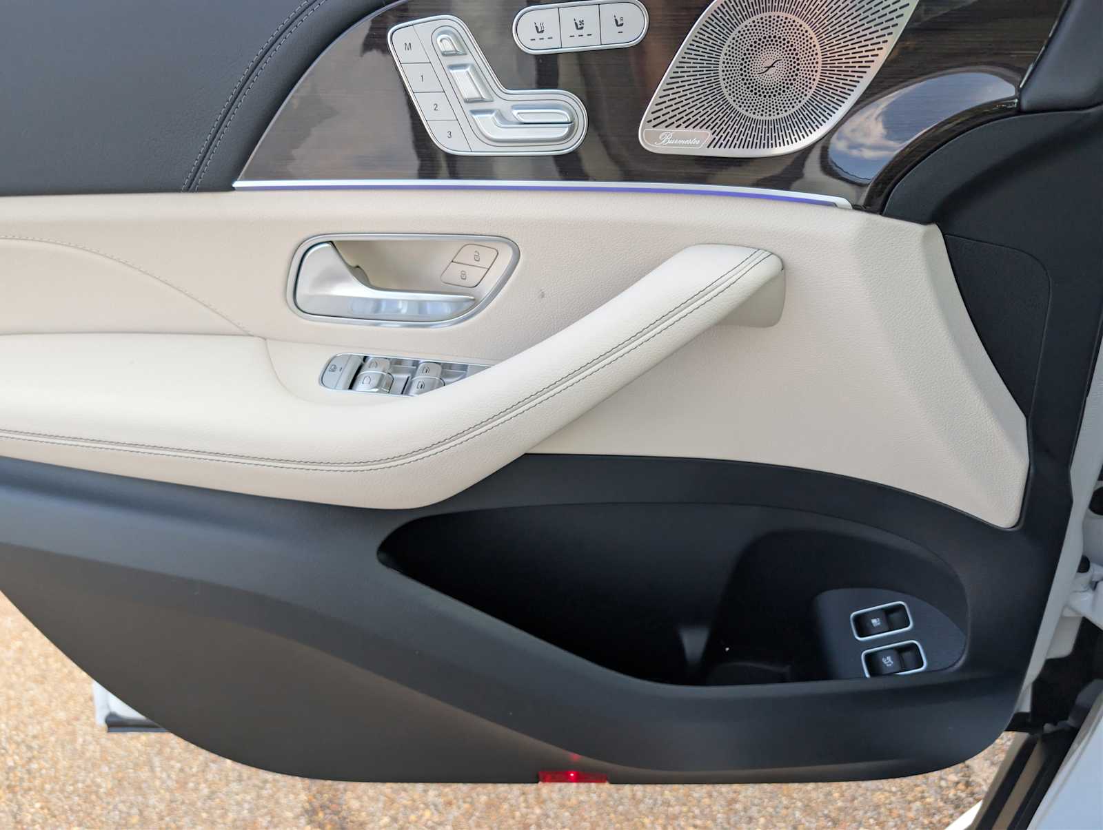 Thumbnail: 2026 Mercedes-Benz GLE - 10