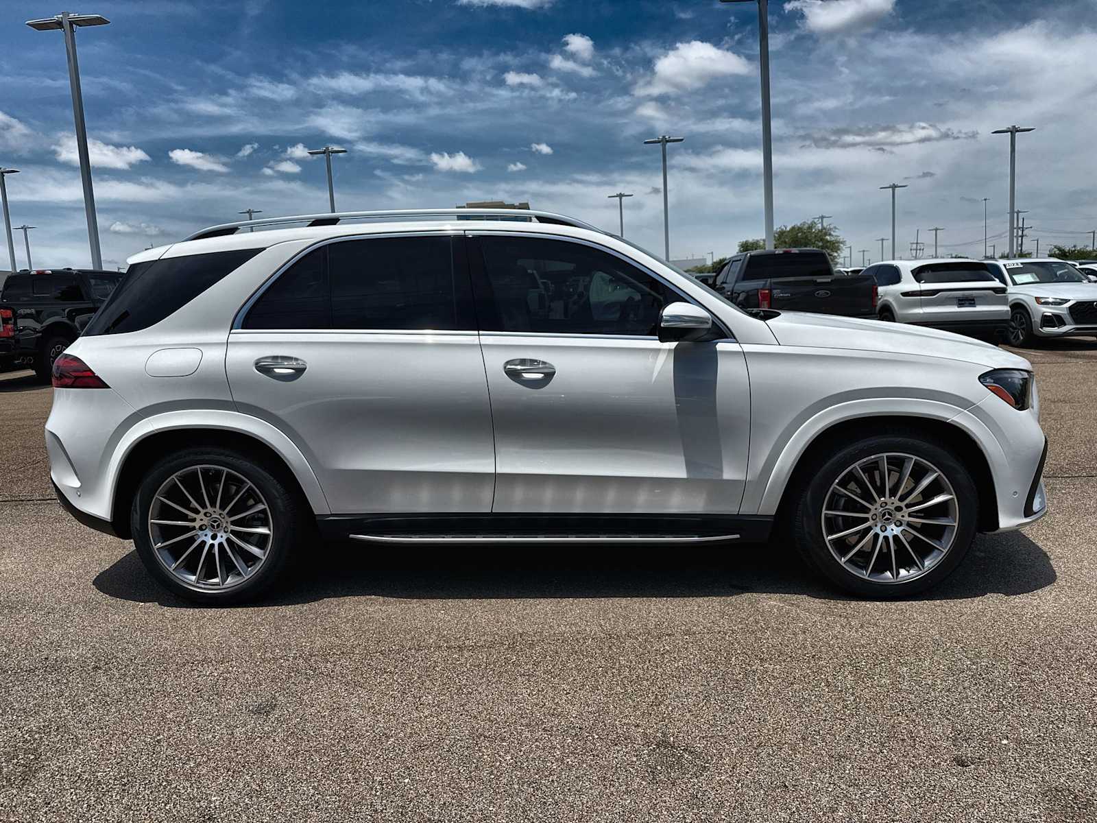 Thumbnail: 2026 Mercedes-Benz GLE - 10