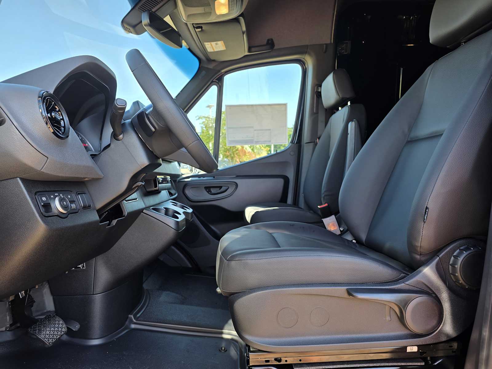 Thumbnail: 2026 Mercedes-Benz Sprinter - 13