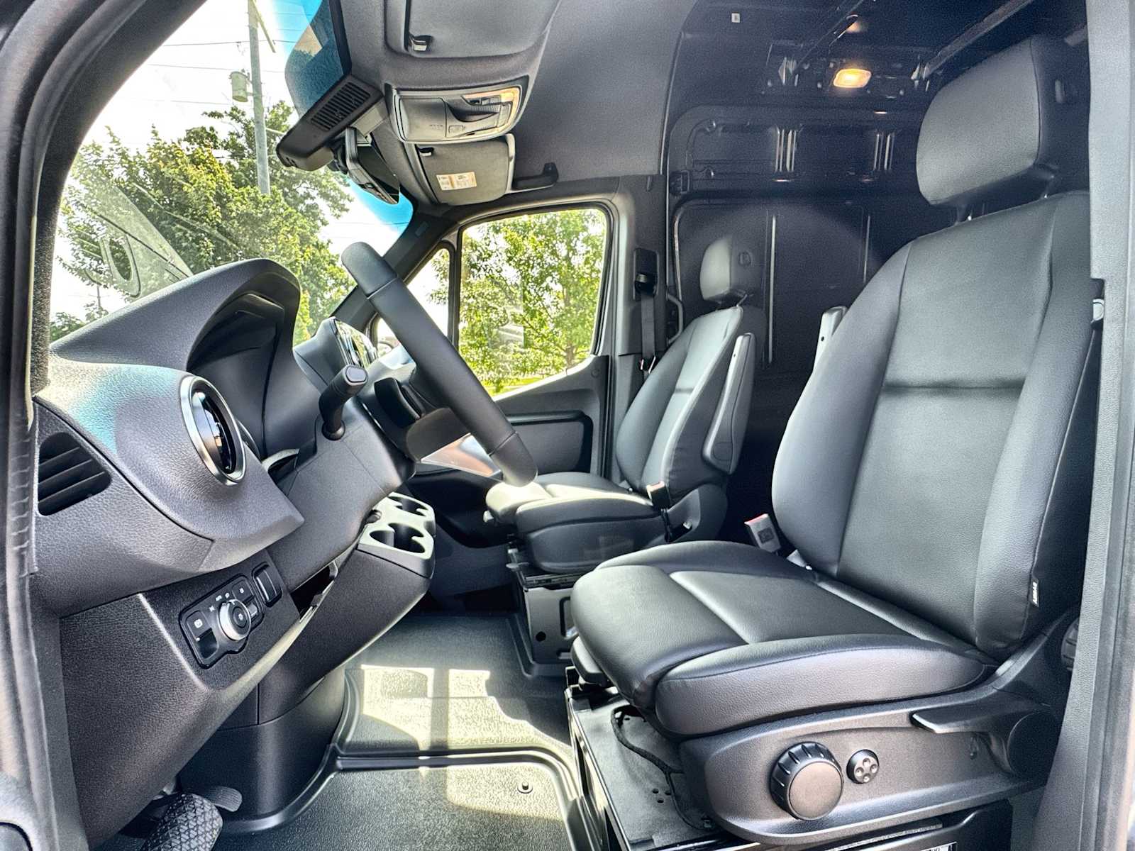 Thumbnail: 2026 Mercedes-Benz Sprinter - 3