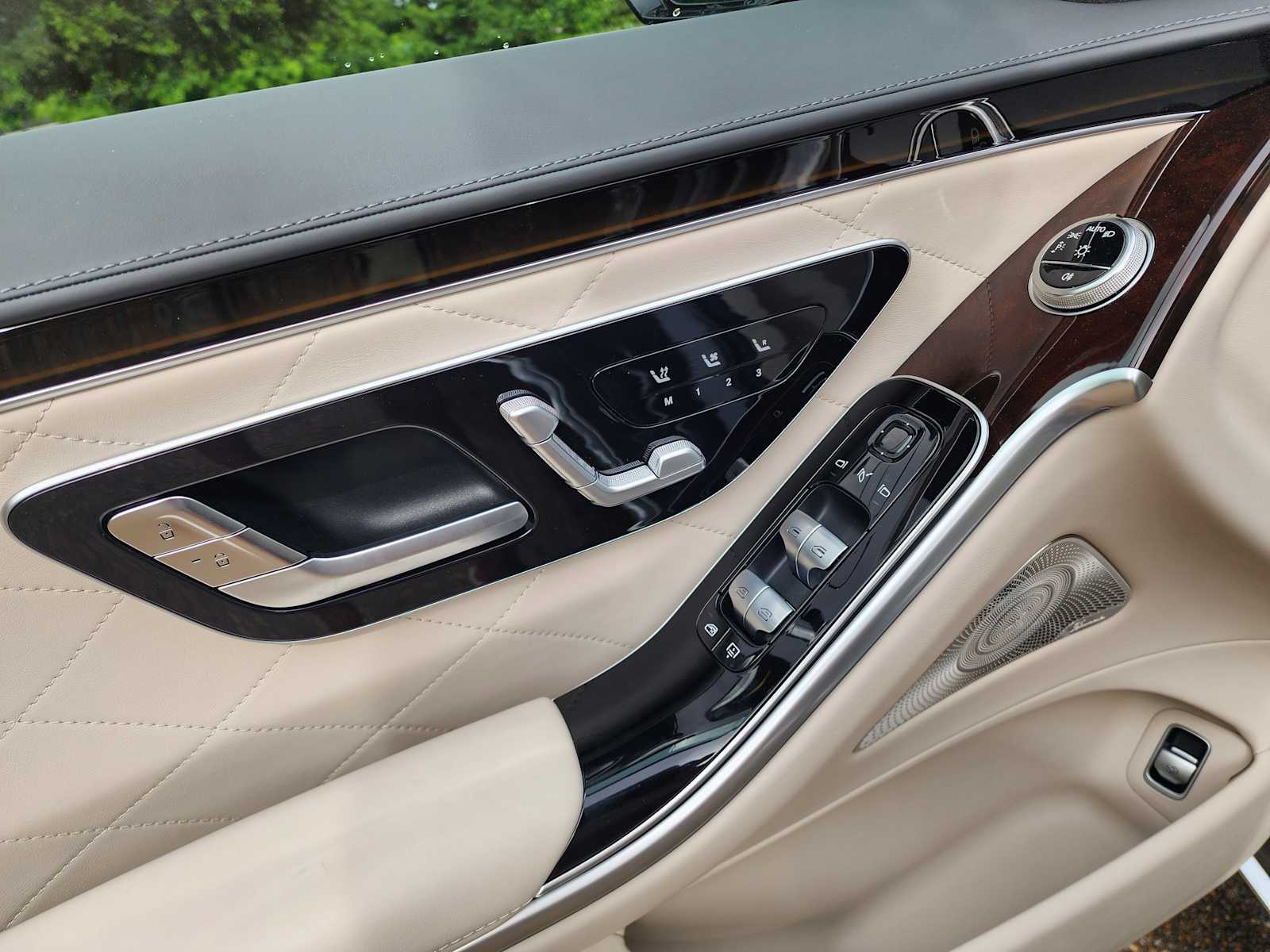 Thumbnail: 2025 Mercedes-Benz S-Class - 12