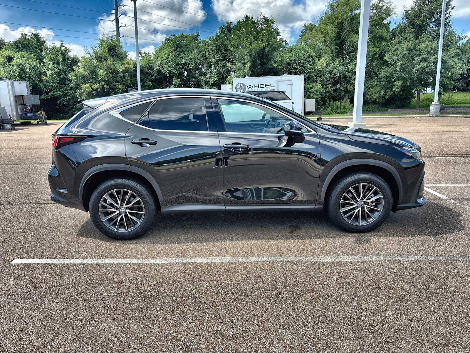 Thumbnail: 2024 Lexus ES - 9