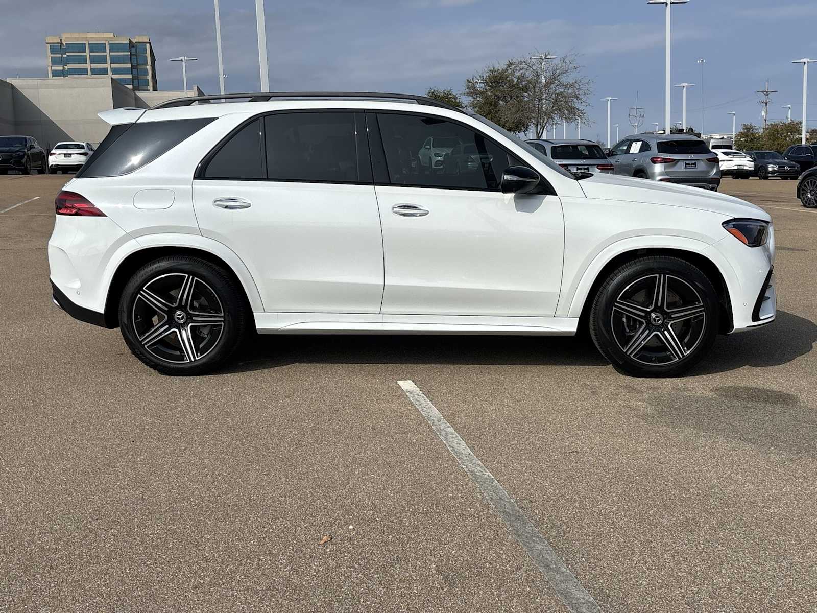 Thumbnail: 2026 Mercedes-Benz GLE - 7