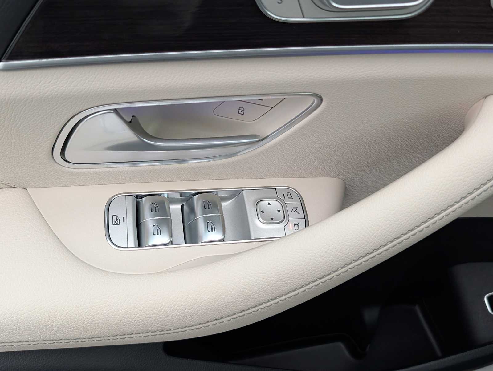 Thumbnail: 2026 Mercedes-Benz GLE - 16