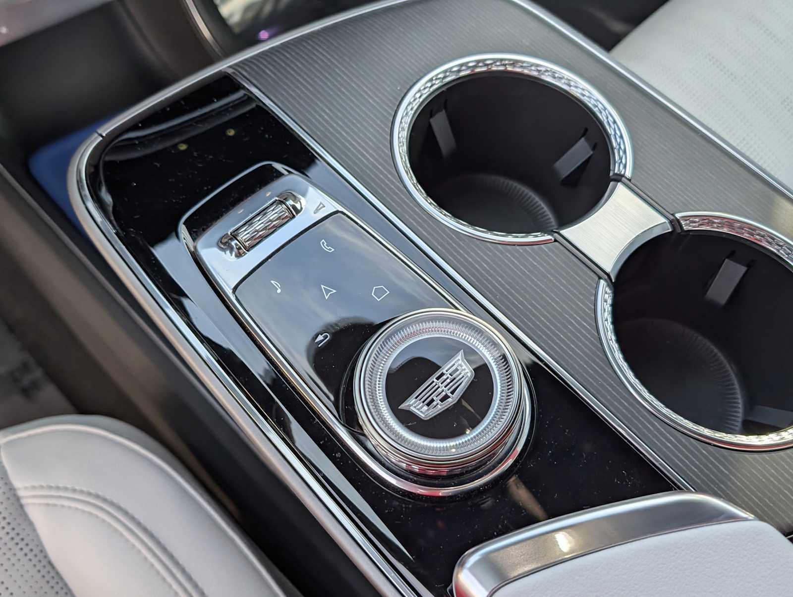 Thumbnail: 2024 Cadillac Lyriq - 20