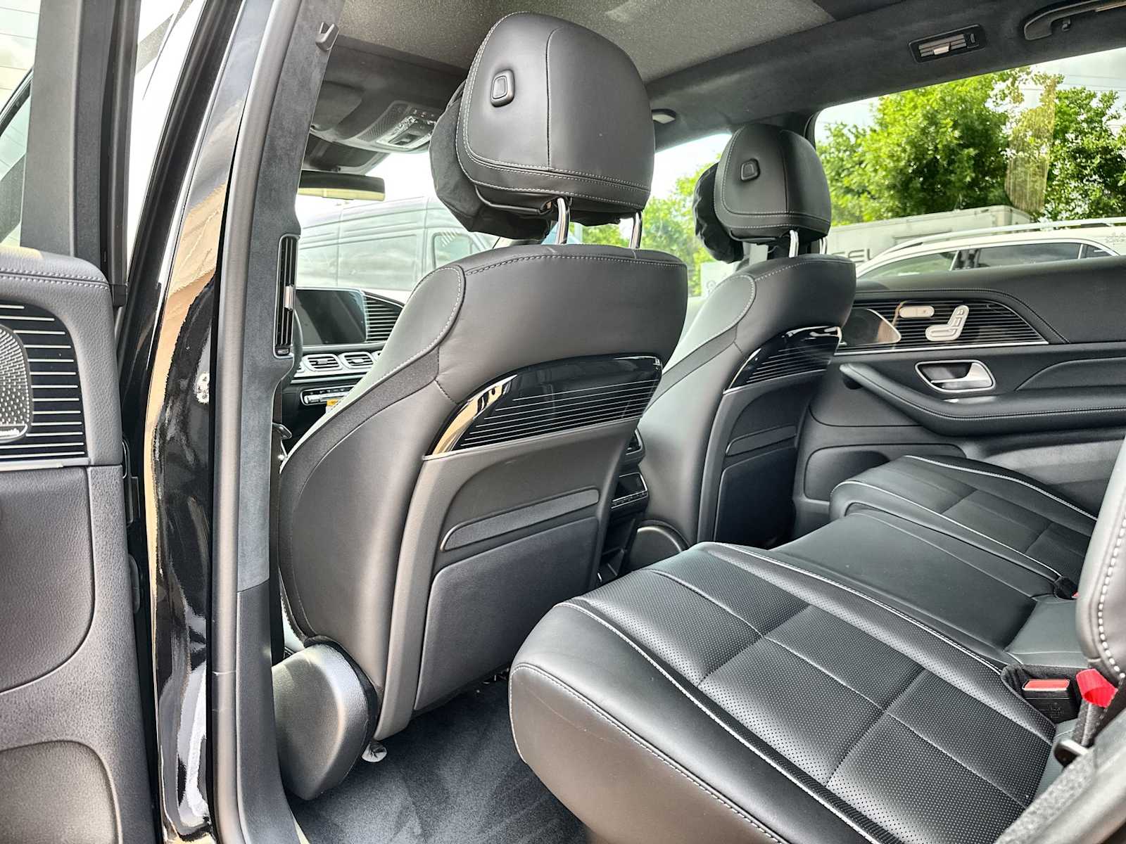 Thumbnail: 2026 Mercedes-Benz GLS - 18