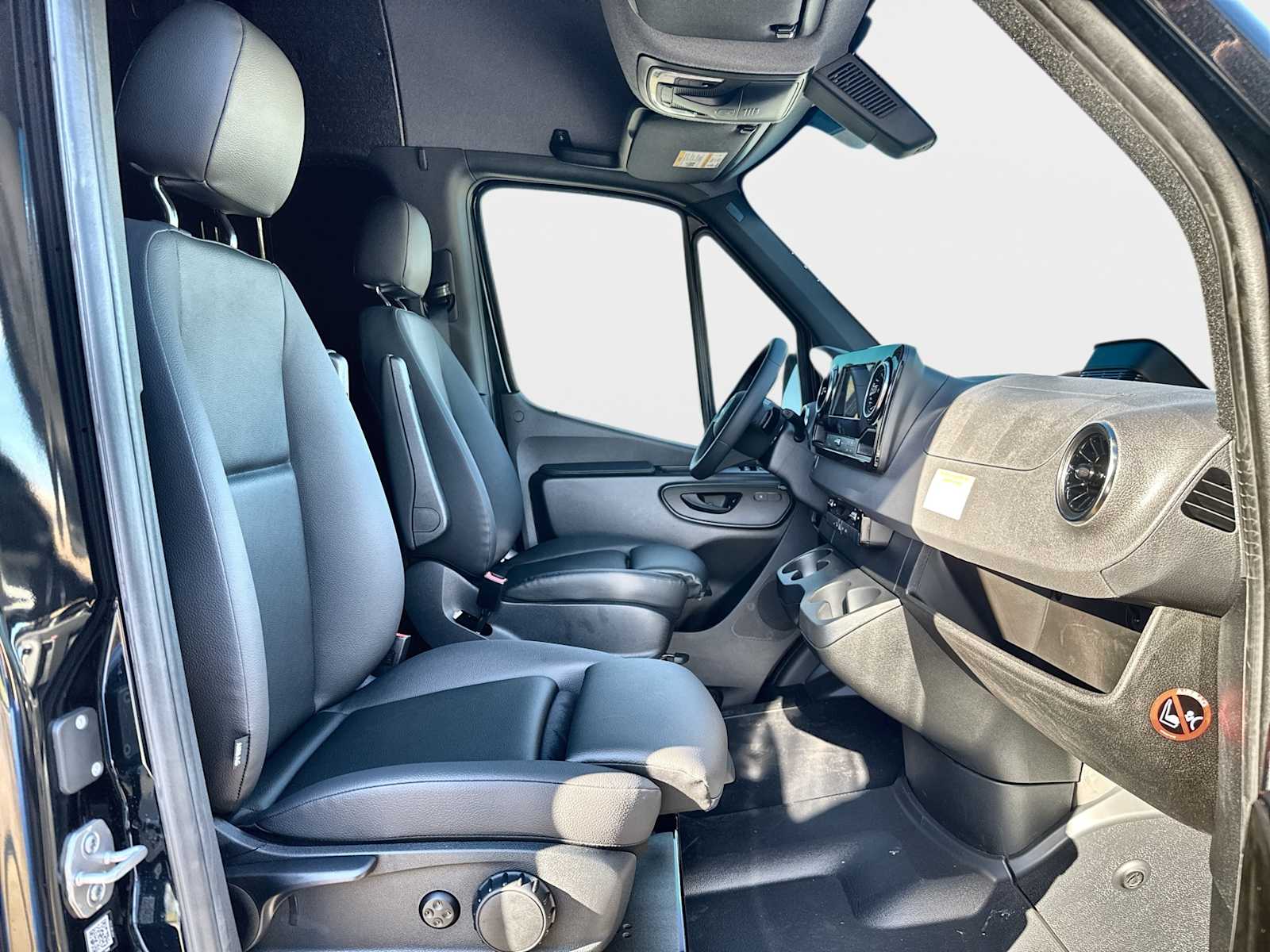 Thumbnail: 2026 Mercedes-Benz Sprinter - 8