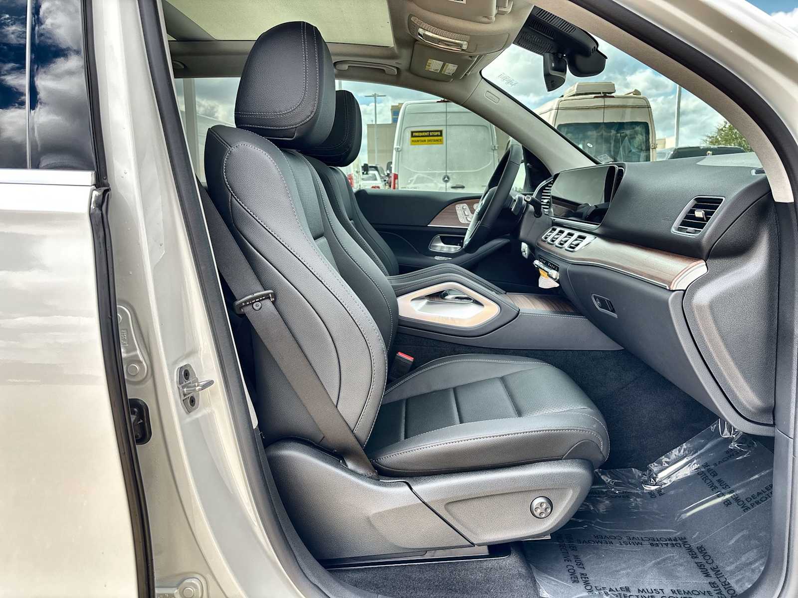 Thumbnail: 2026 Mercedes-Benz GLE - 9