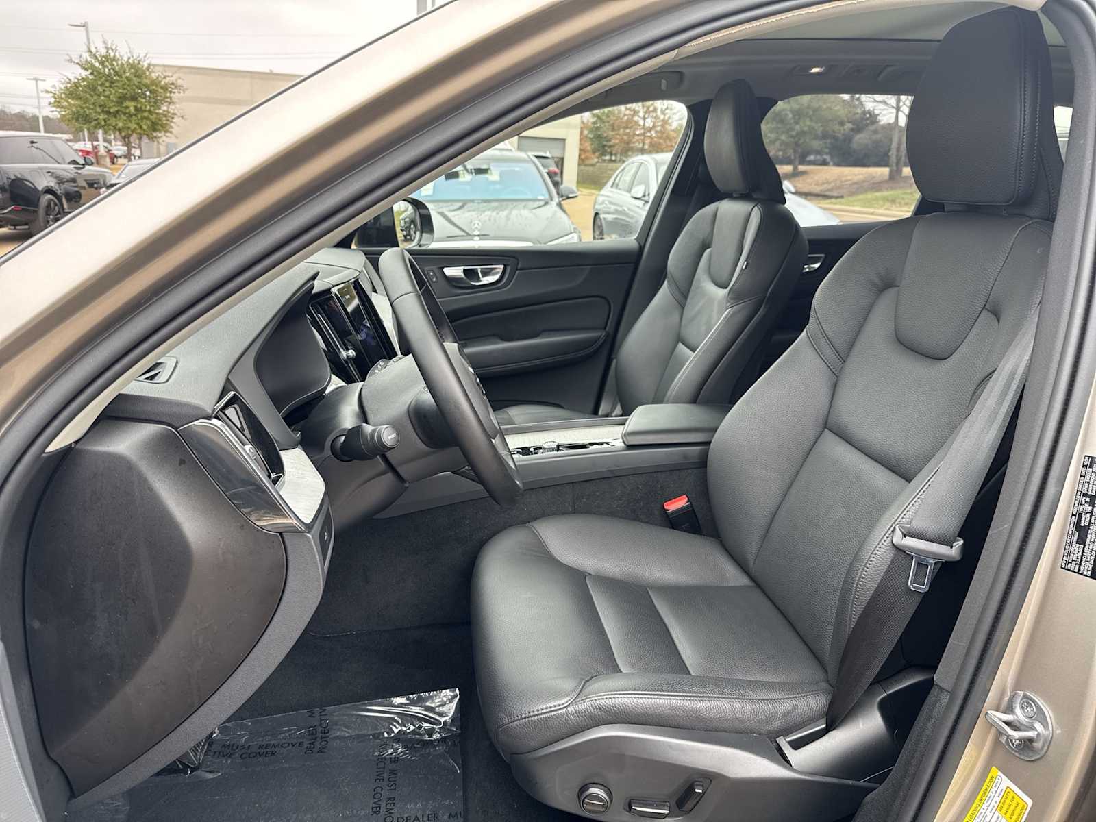 Thumbnail: 2025 Volvo XC60 - 15