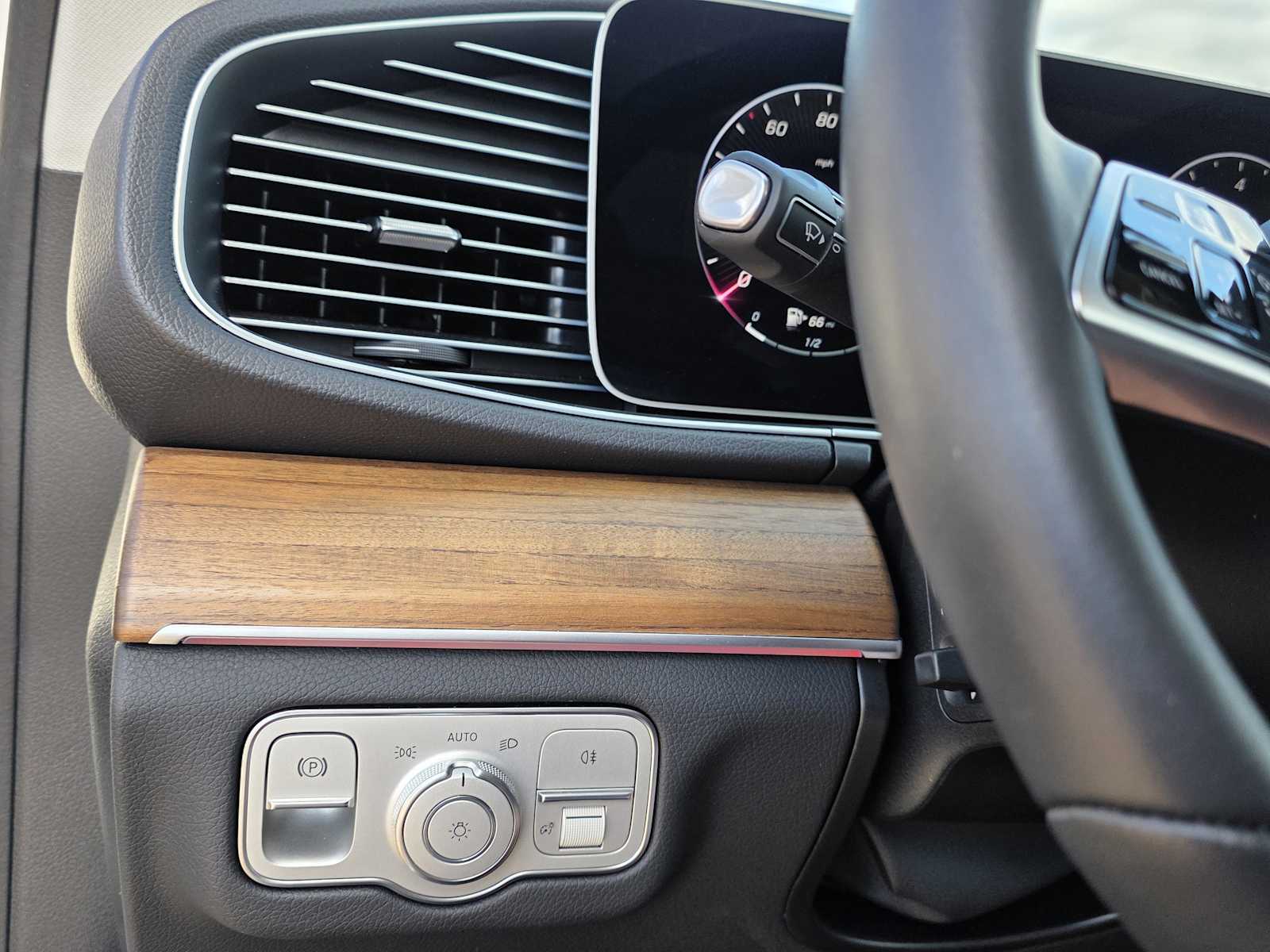 Thumbnail: 2025 Mercedes-Benz GLE - 17