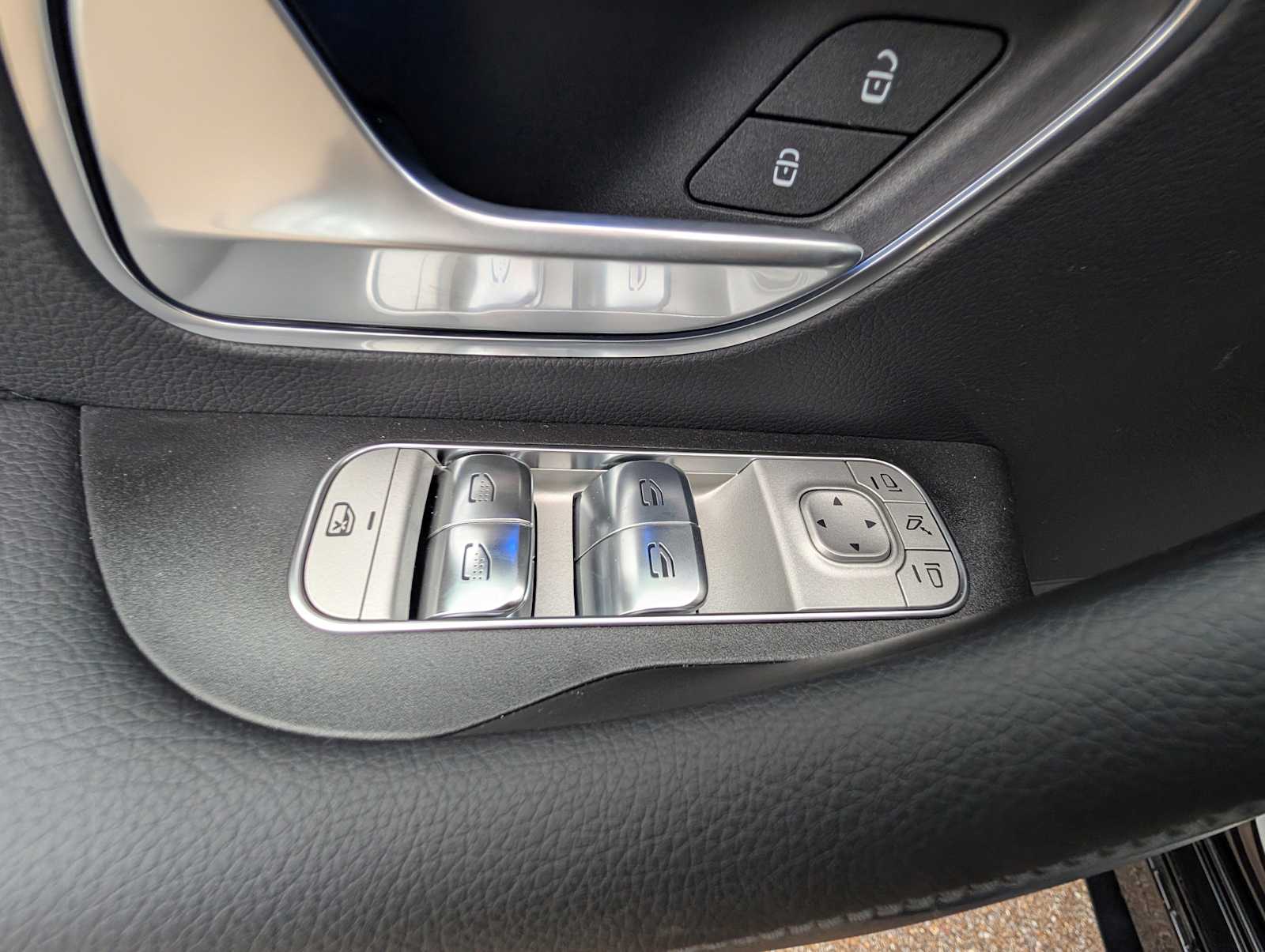 Thumbnail: 2026 Mercedes-Benz GLE - 18