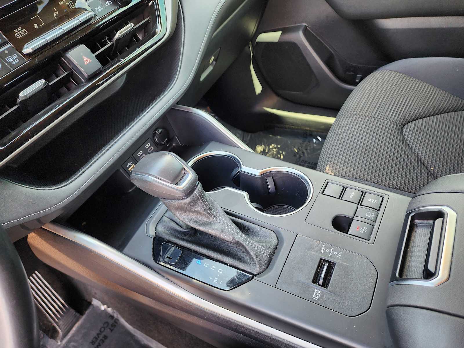 Thumbnail: 2023 Toyota Highlander - 15