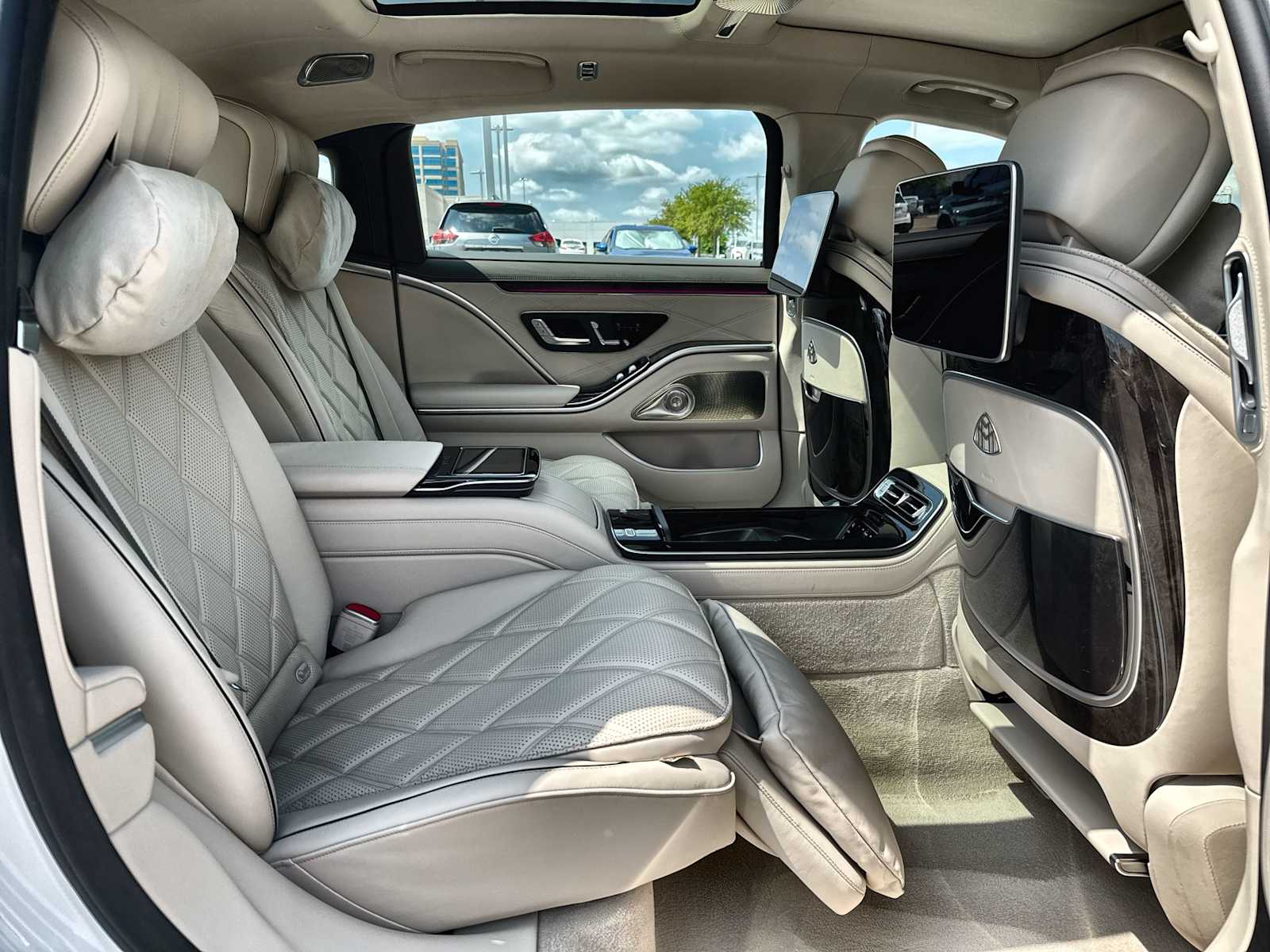 Thumbnail: 2024 Mercedes-Benz S-Class - 19