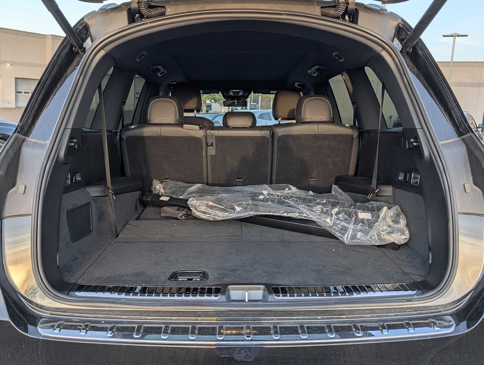 Thumbnail: 2025 Mercedes-Benz GLS - 28