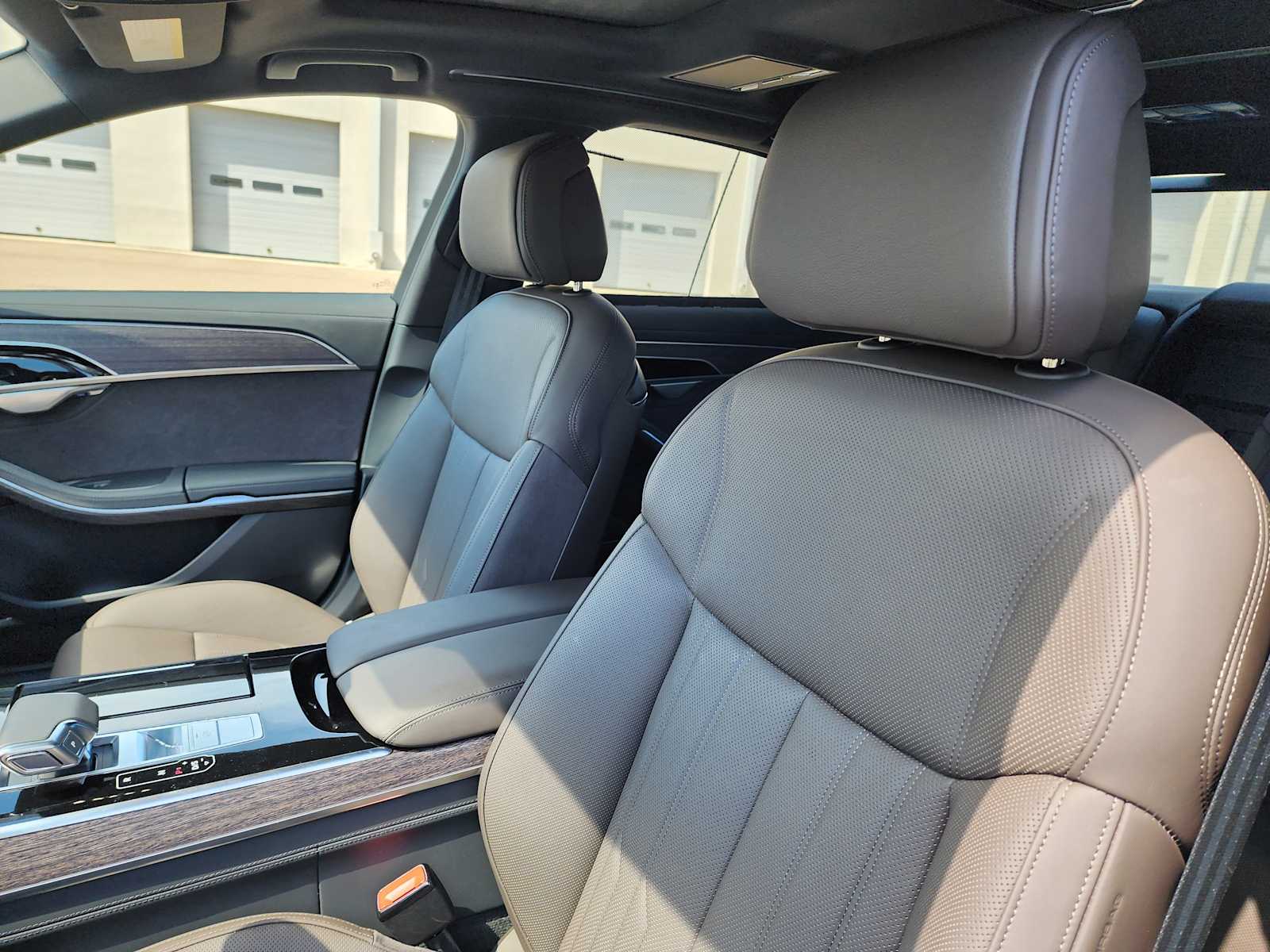 Thumbnail: 2025 Audi A8 - 10