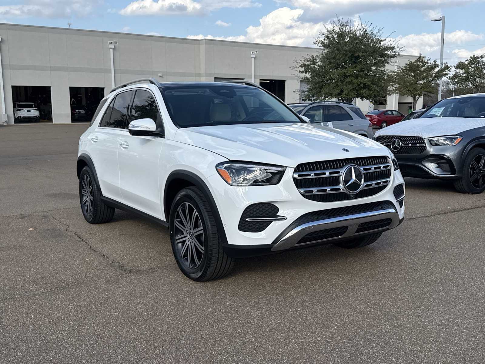 Thumbnail: 2026 Mercedes-Benz GLE - 8