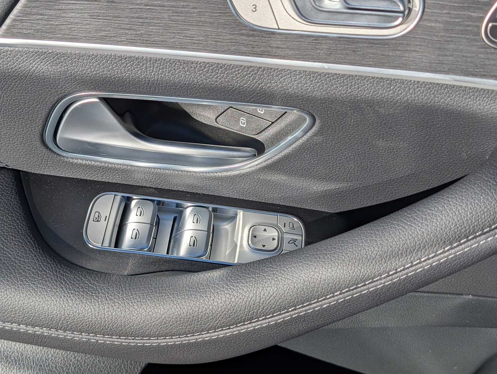 Thumbnail: 2026 Mercedes-Benz GLE - 17