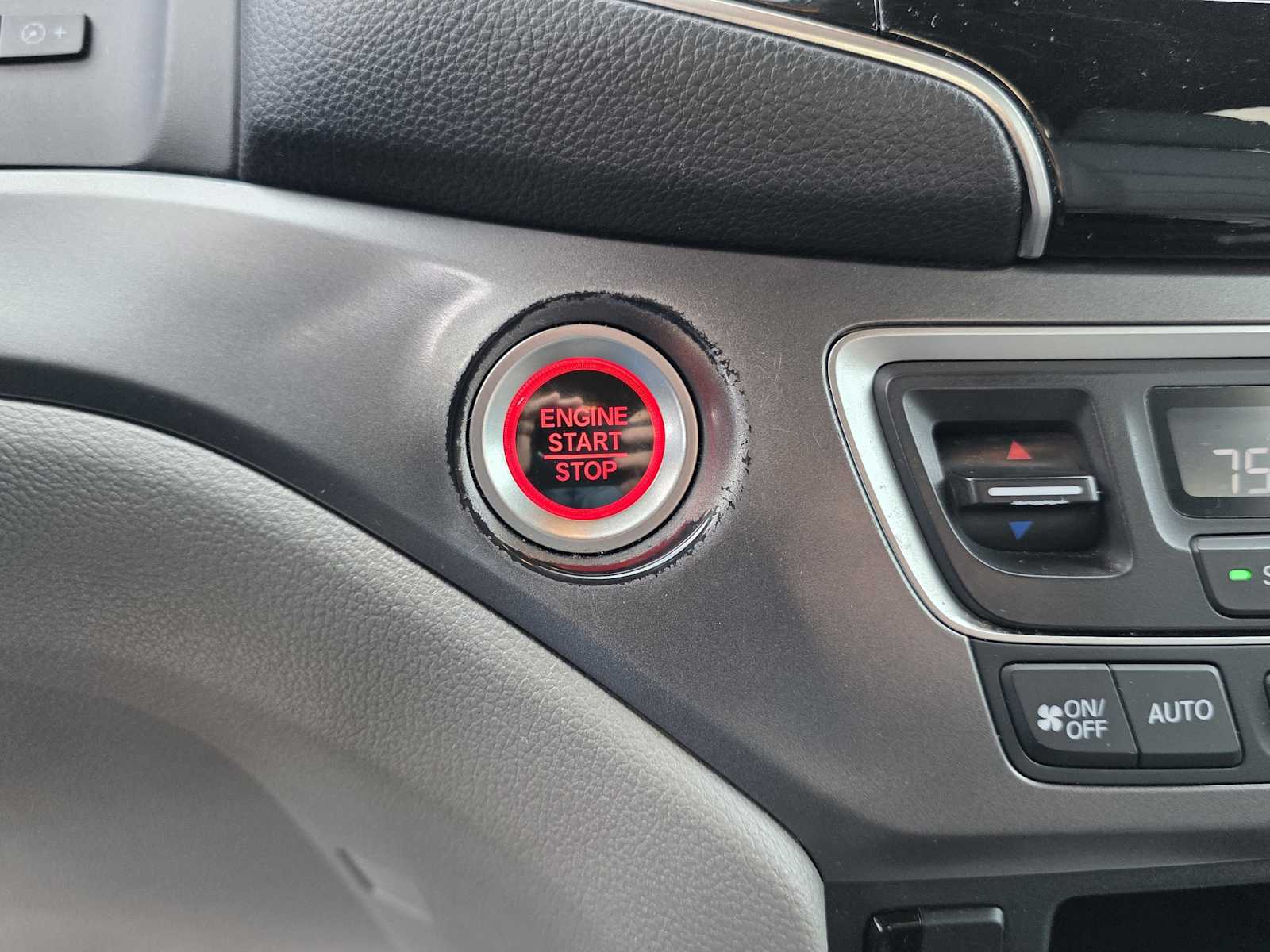 Thumbnail: 2019 Honda Pilot - 19